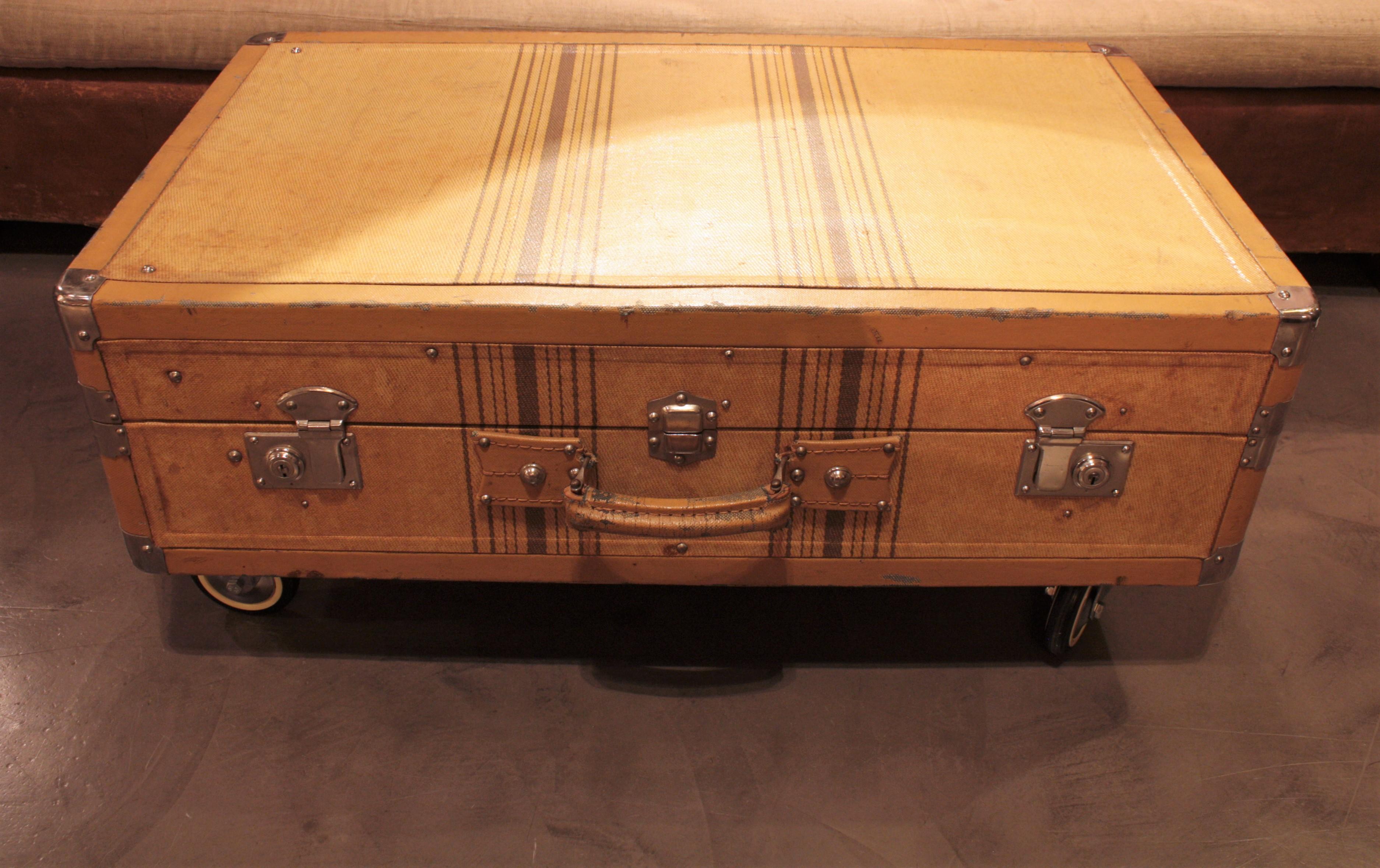 French Beige Striped Canvas Cabin Trunk as Coffee Table, 1930s For Sale 2