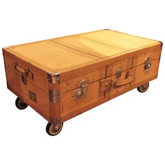 Baúl de cabina de lona a rayas beige francés como mesa de centro