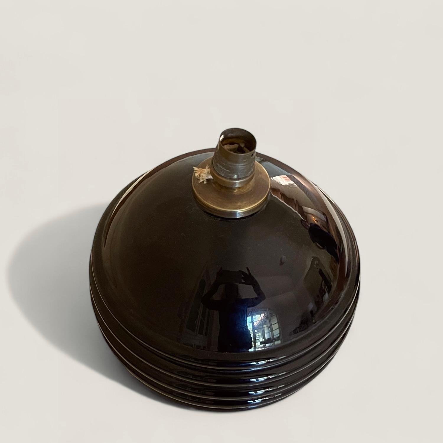 Verre Lampe en opaline noire des années 1930 attribuée à Jacques Adnet en vente