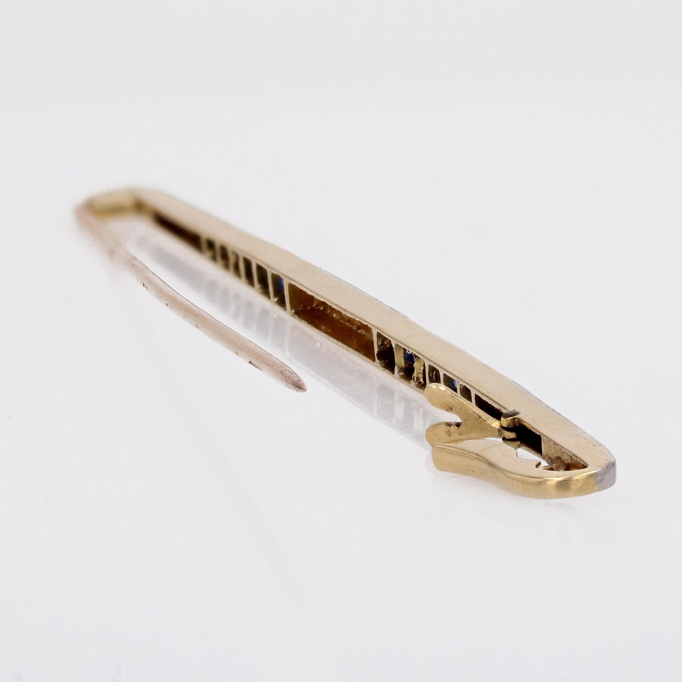 French 1930s Blue Gems Diamonds 18 Karat Yellow Gold Platinum Bar Brooch For Sale 4