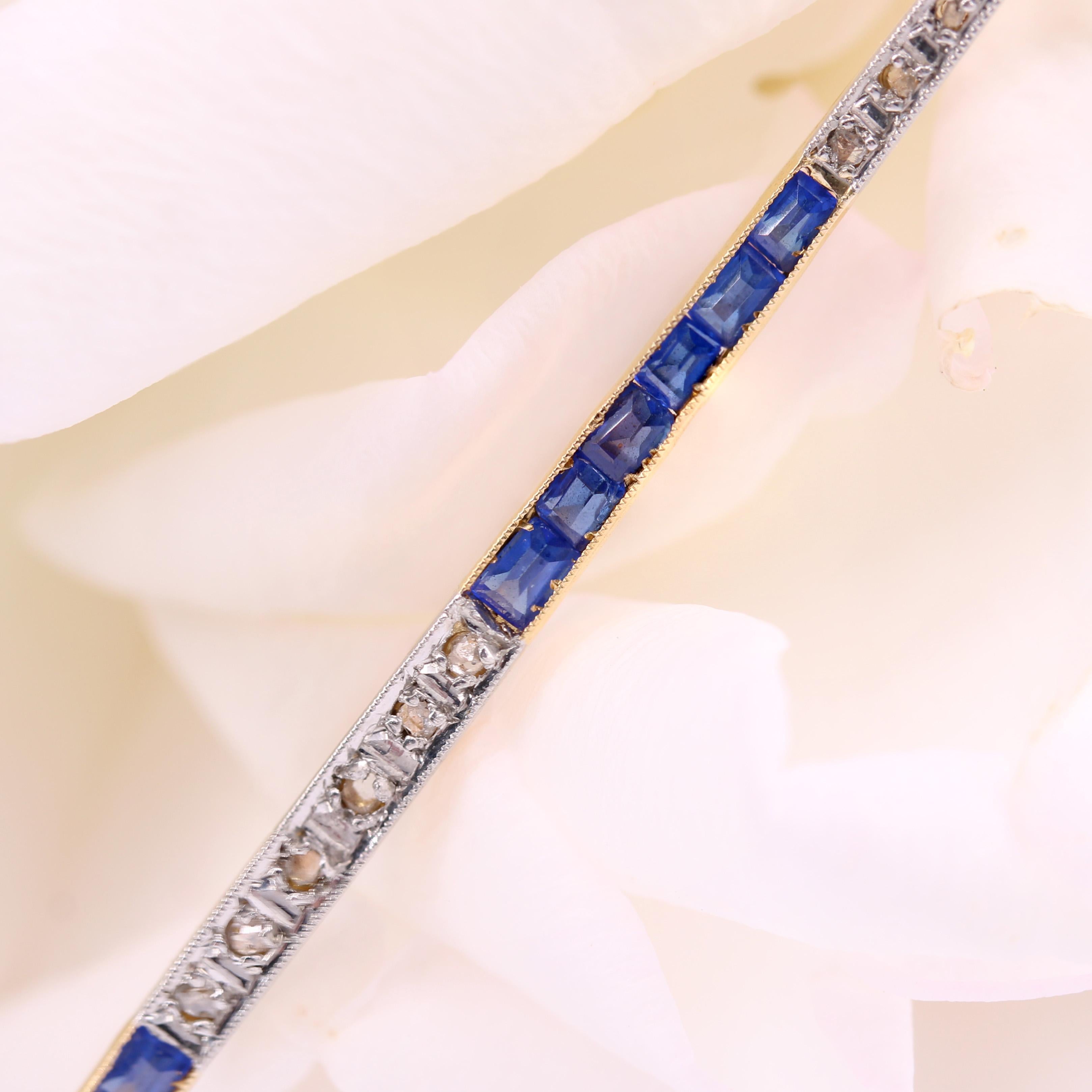 French 1930s Blue Gems Diamonds 18 Karat Yellow Gold Platinum Bar Brooch For Sale 2