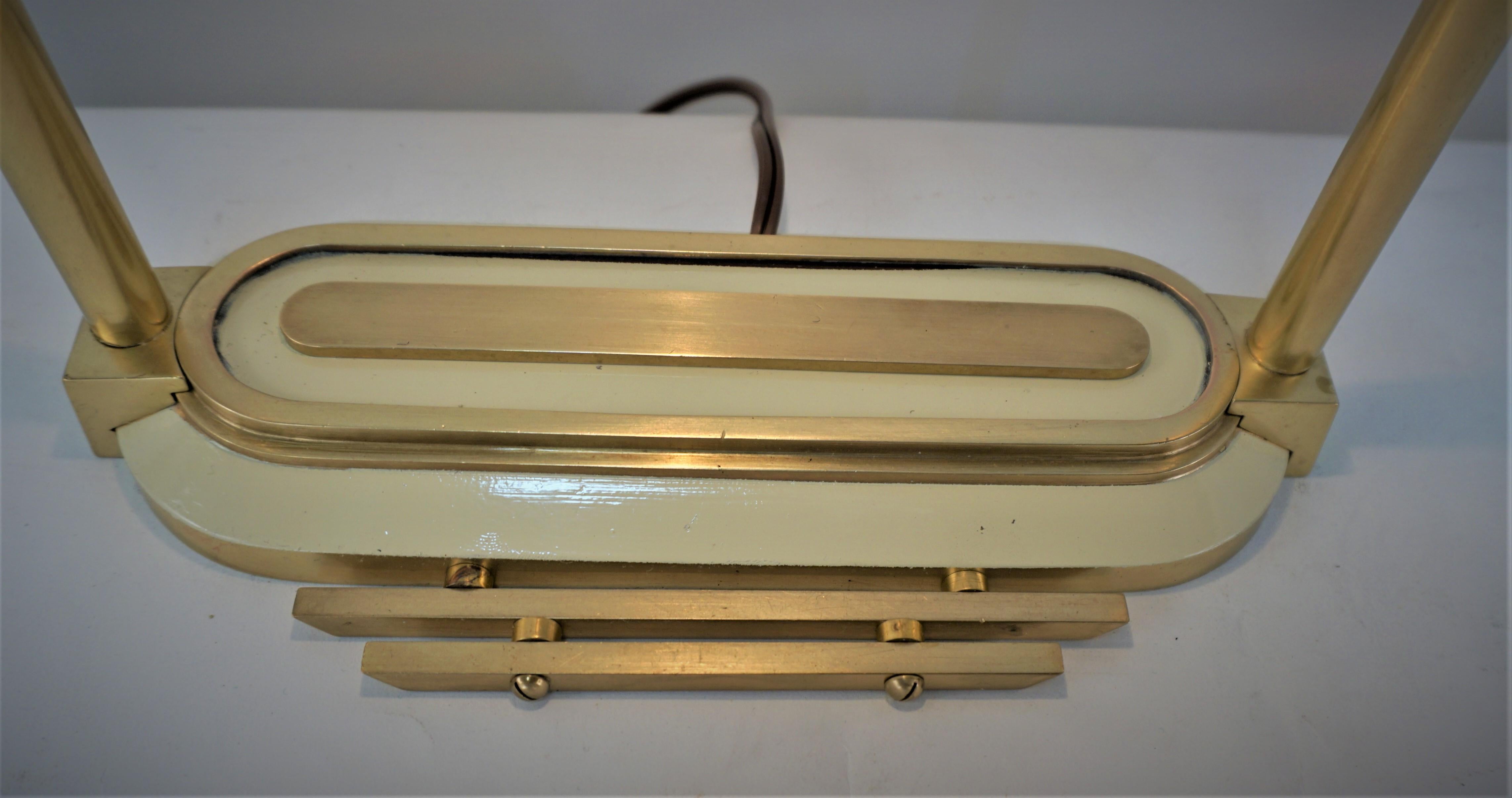 Französische 1930er Bronze Art Deco Schreibtischlampe (Emailliert) im Angebot