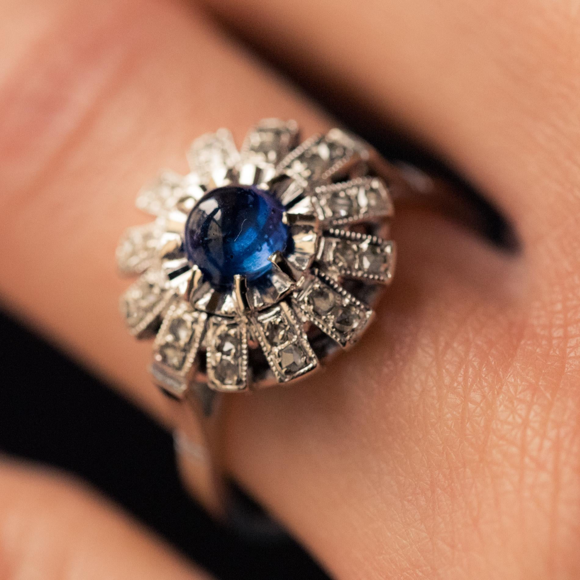 French 1930s Art Deco Cabochon Sapphire Diamonds Round Ring In Good Condition In Poitiers, FR