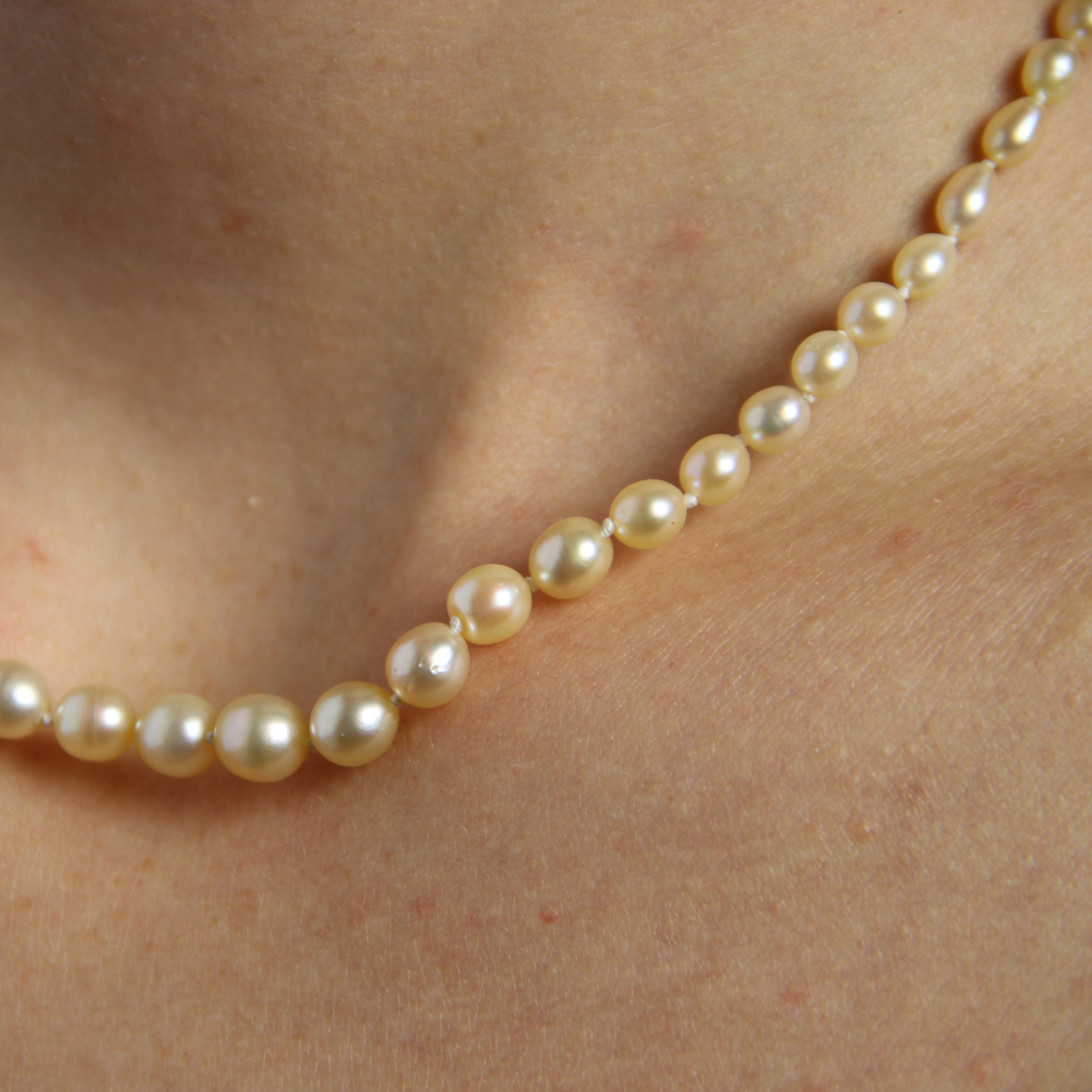 French 1930s Certified Fine Pearl Platinum Diamond Art Deco Necklace For Sale 7