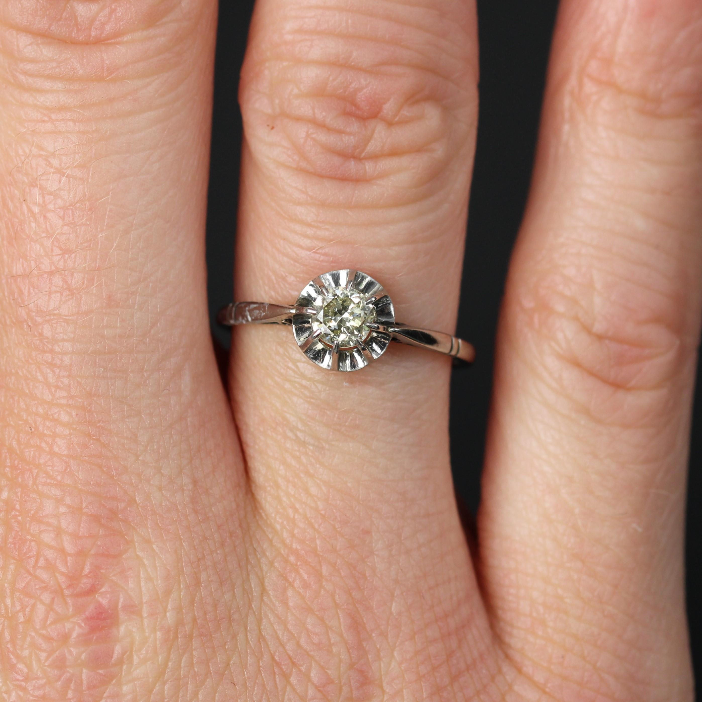 French 1930s Champagne Diamond 18 Karat White Gold Platinum Solitaire Ring In Good Condition For Sale In Poitiers, FR