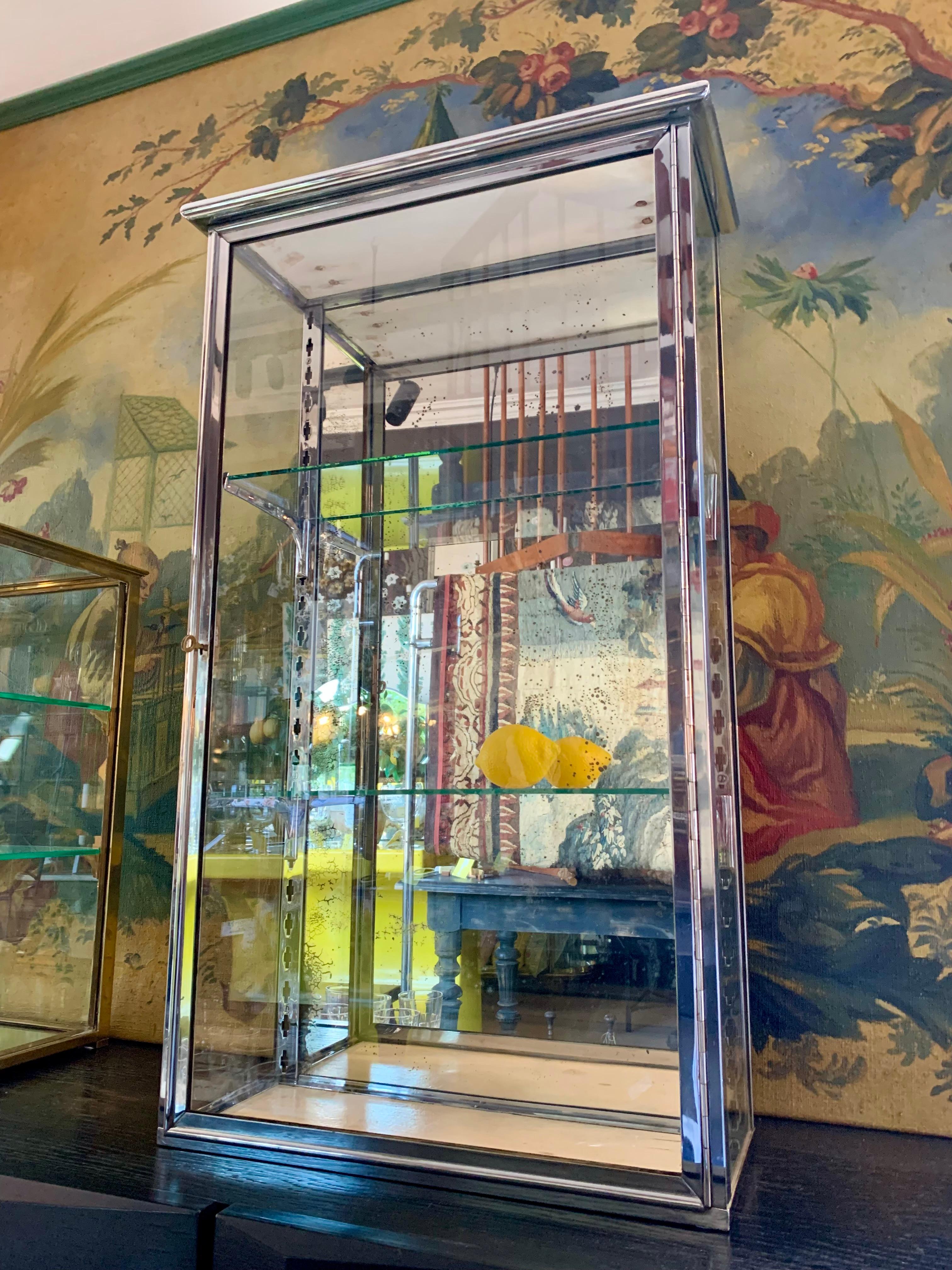 Vitrine murale chromée française des années 1930 3