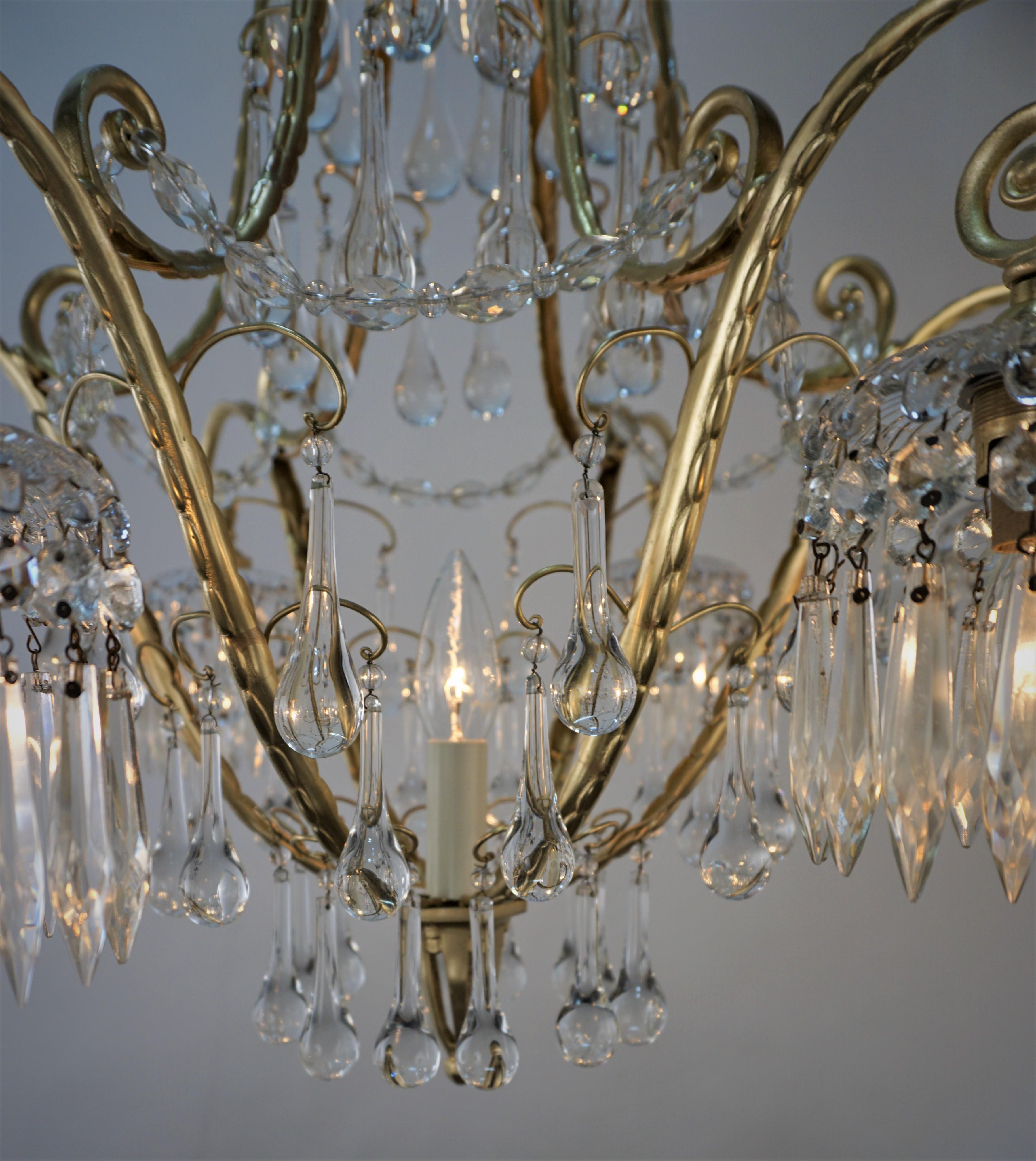 French 1930s Crystal and Bronze Chandelier For Sale 1