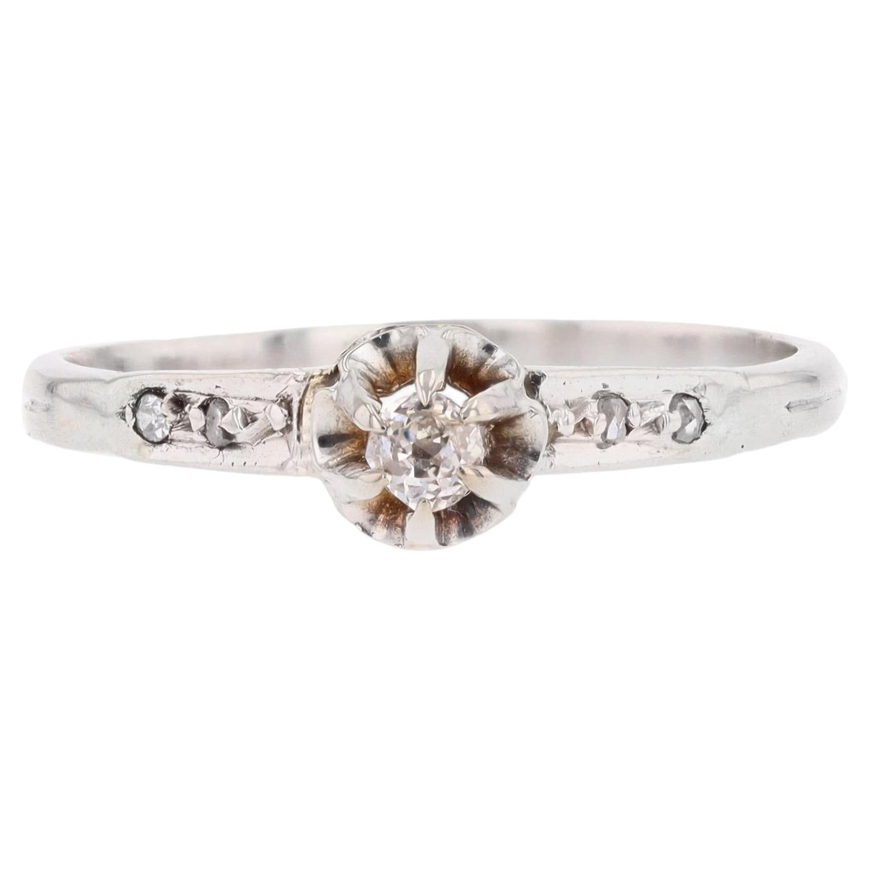 French 1930s Diamond 18 Karat Platinum Solitaire Ring For Sale