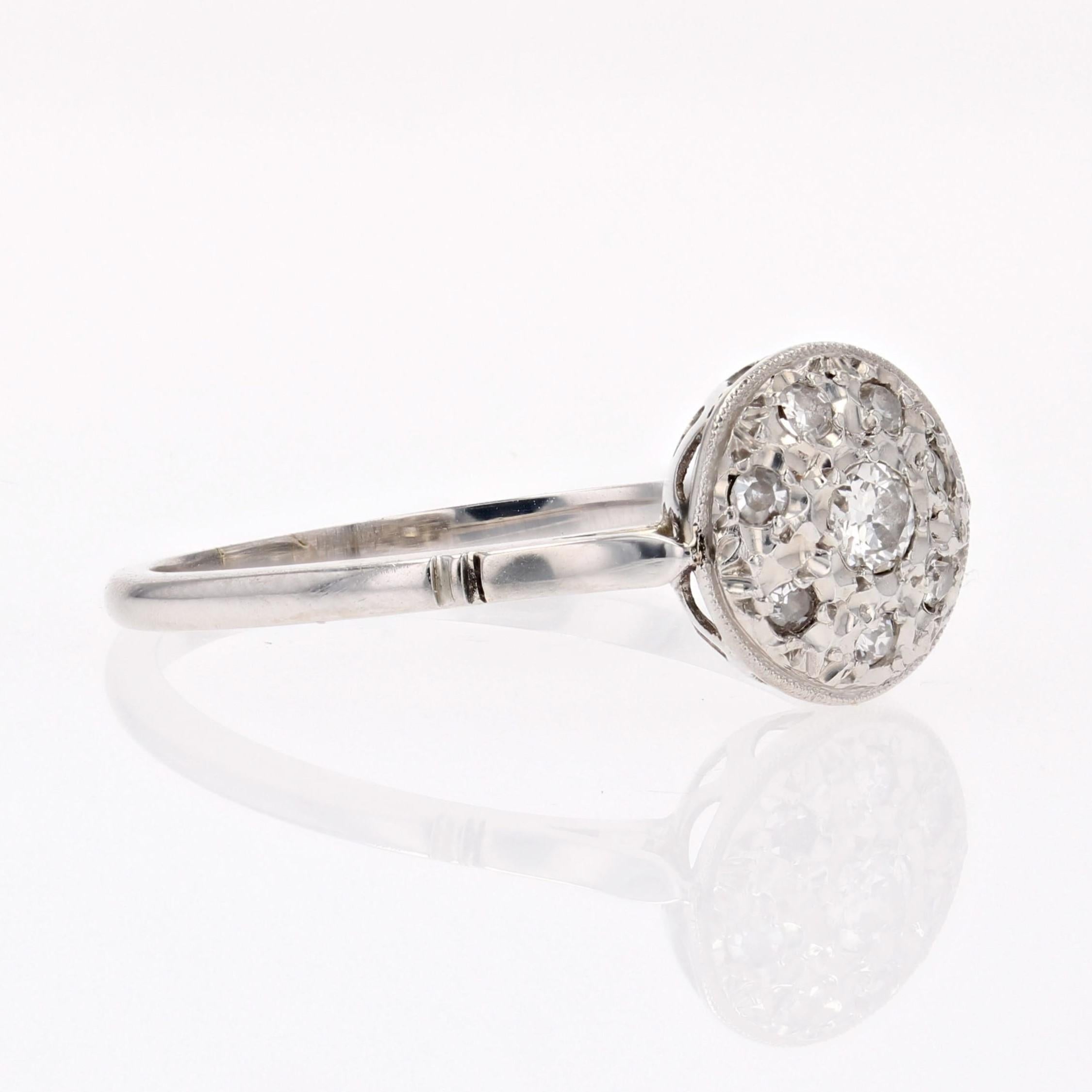 French 1930s Diamonds Pavement 18 karat White Gold Platinum Round Shape Ring For Sale 2