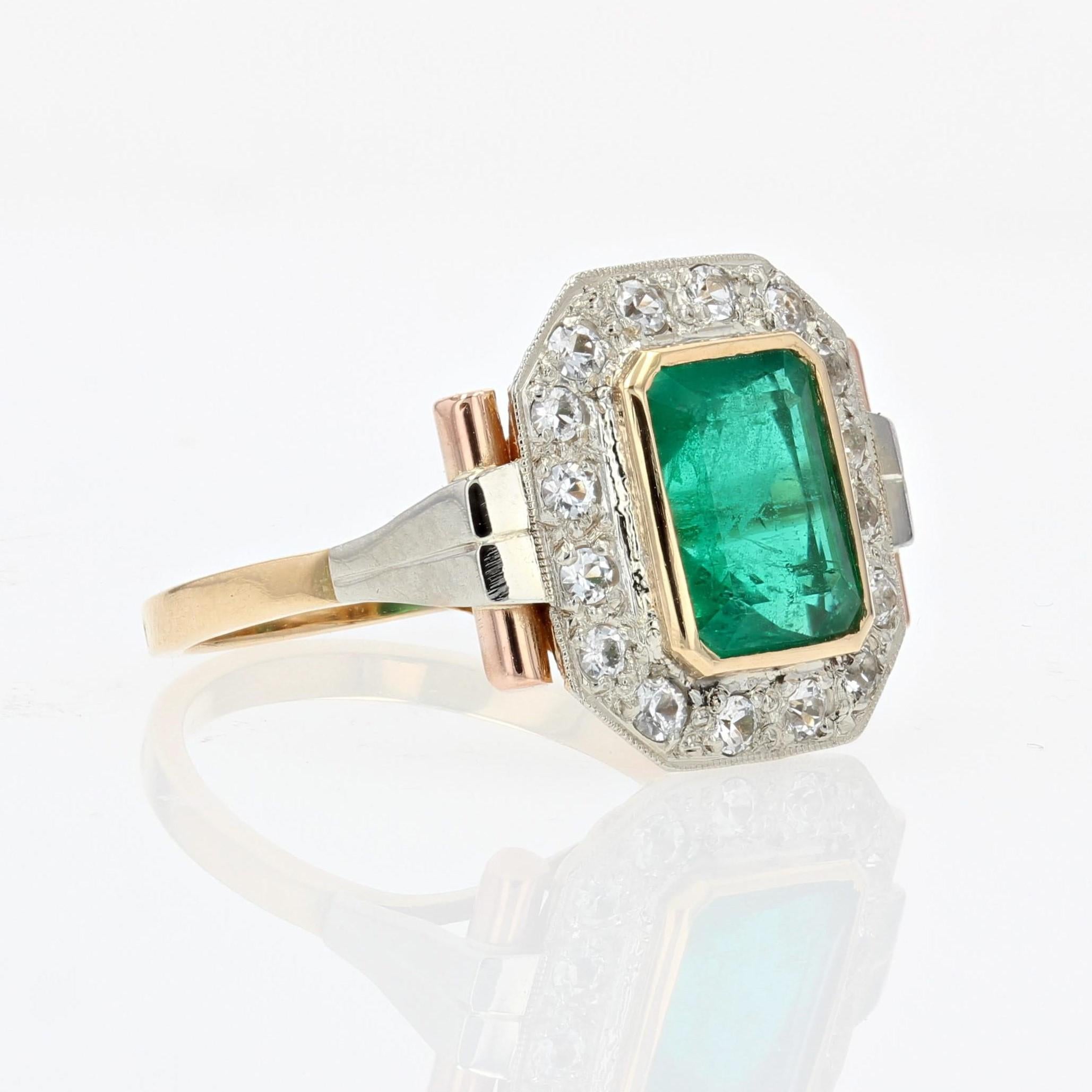 French 1930s Emerald Diamonds 18 Karat Yellow Gold Art Deco Ring 4