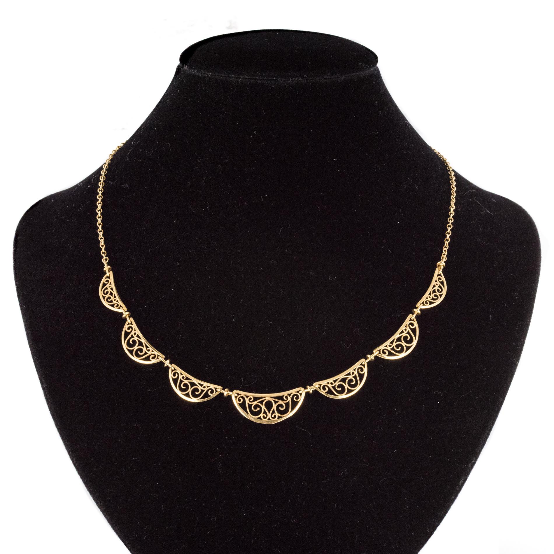 Art Deco French 1930s Filigree 18 Karat Yellow Gold Drapery Necklace