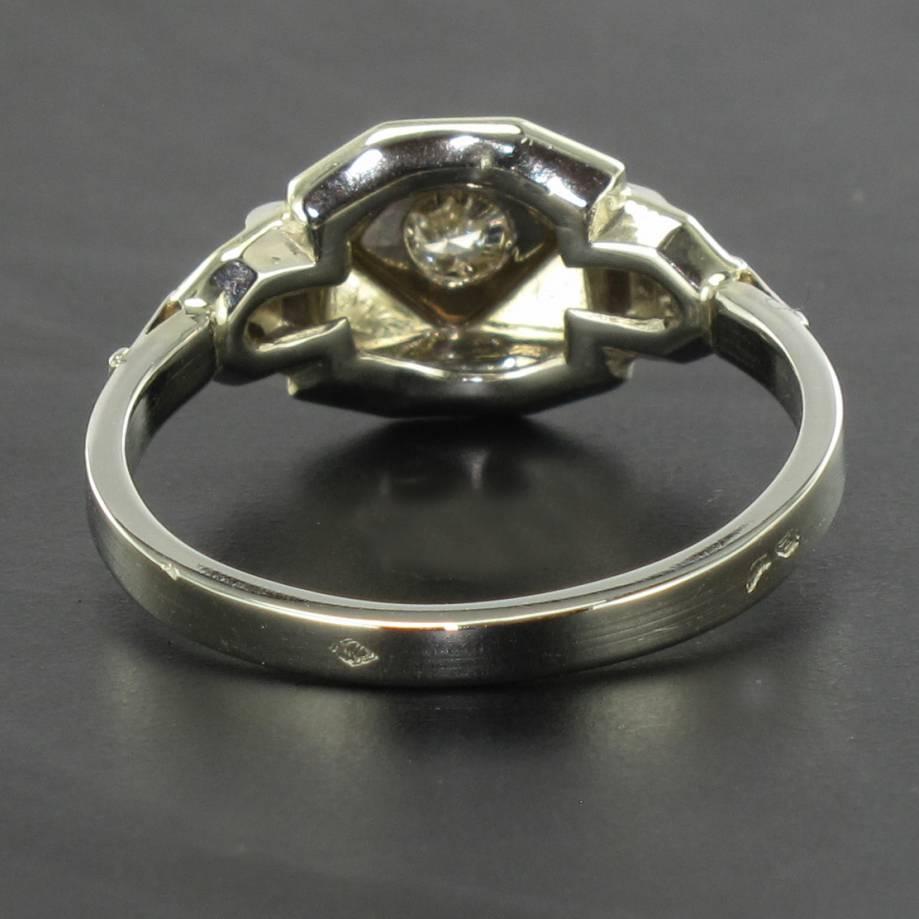 French 1930s Geometric Diamond 18 Karats White Gold Art Deco Ring 3