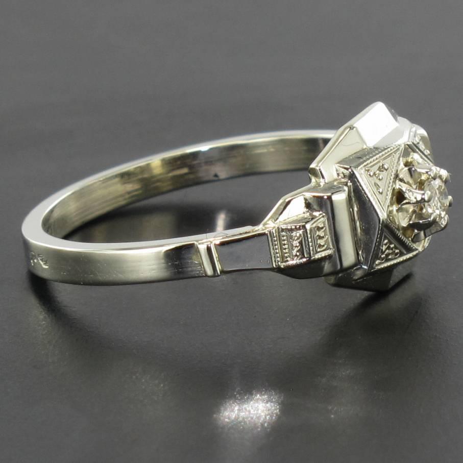 French 1930s Geometric Diamond 18 Karats White Gold Art Deco Ring 4