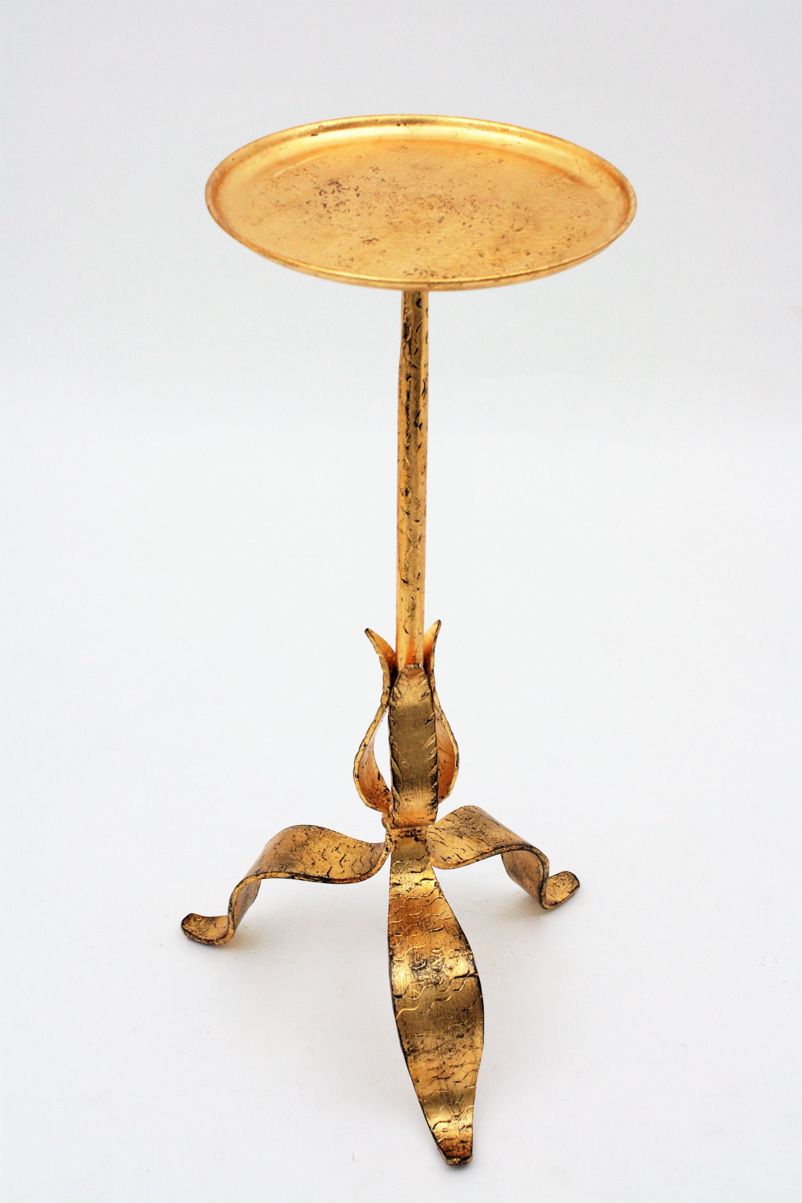 French 1930s Hand-Hammered Gilt Iron Gueridon Table or Stand with Leafed Base 8