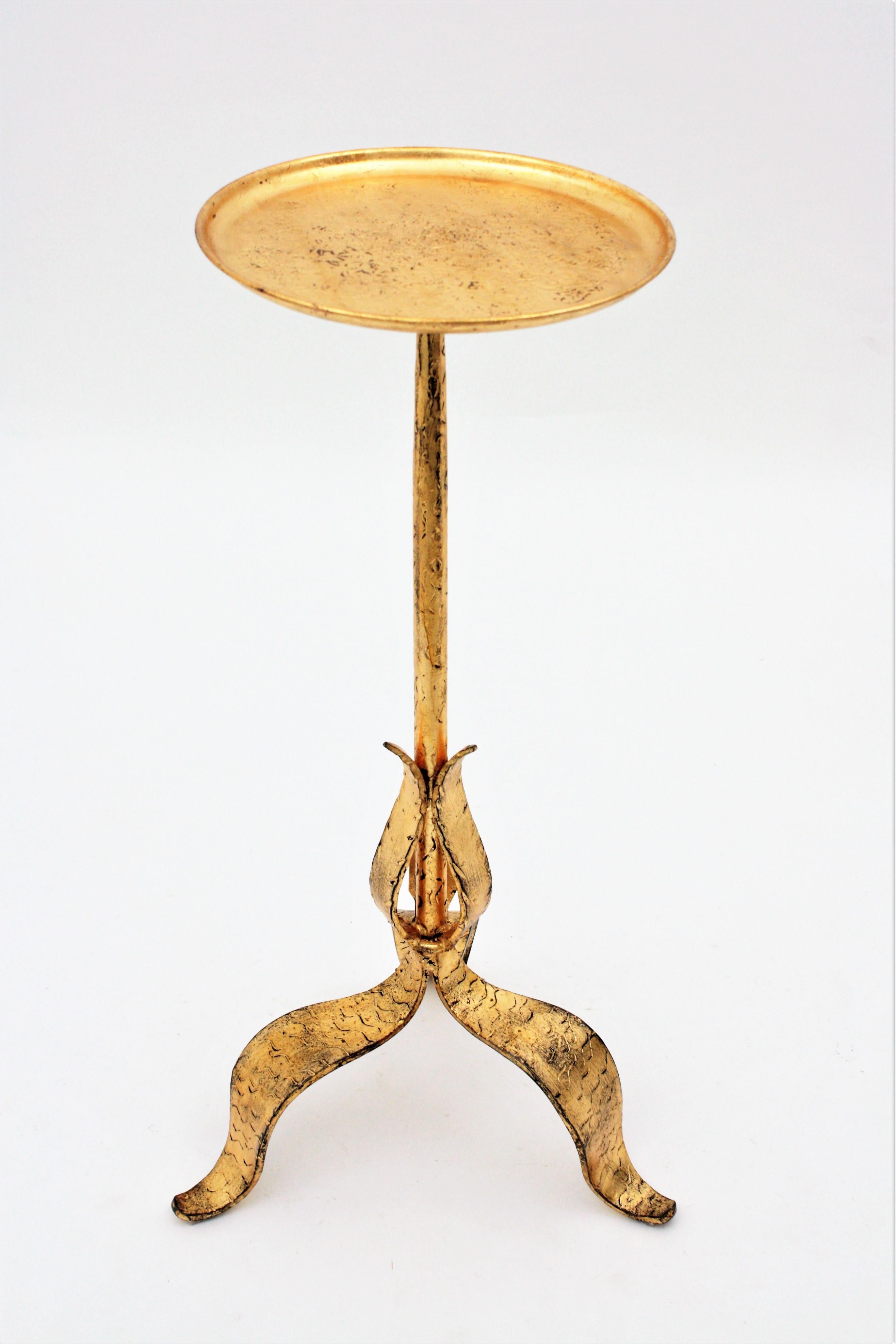 French 1930s Hand-Hammered Gilt Iron Gueridon Table or Stand with Leafed Base 3