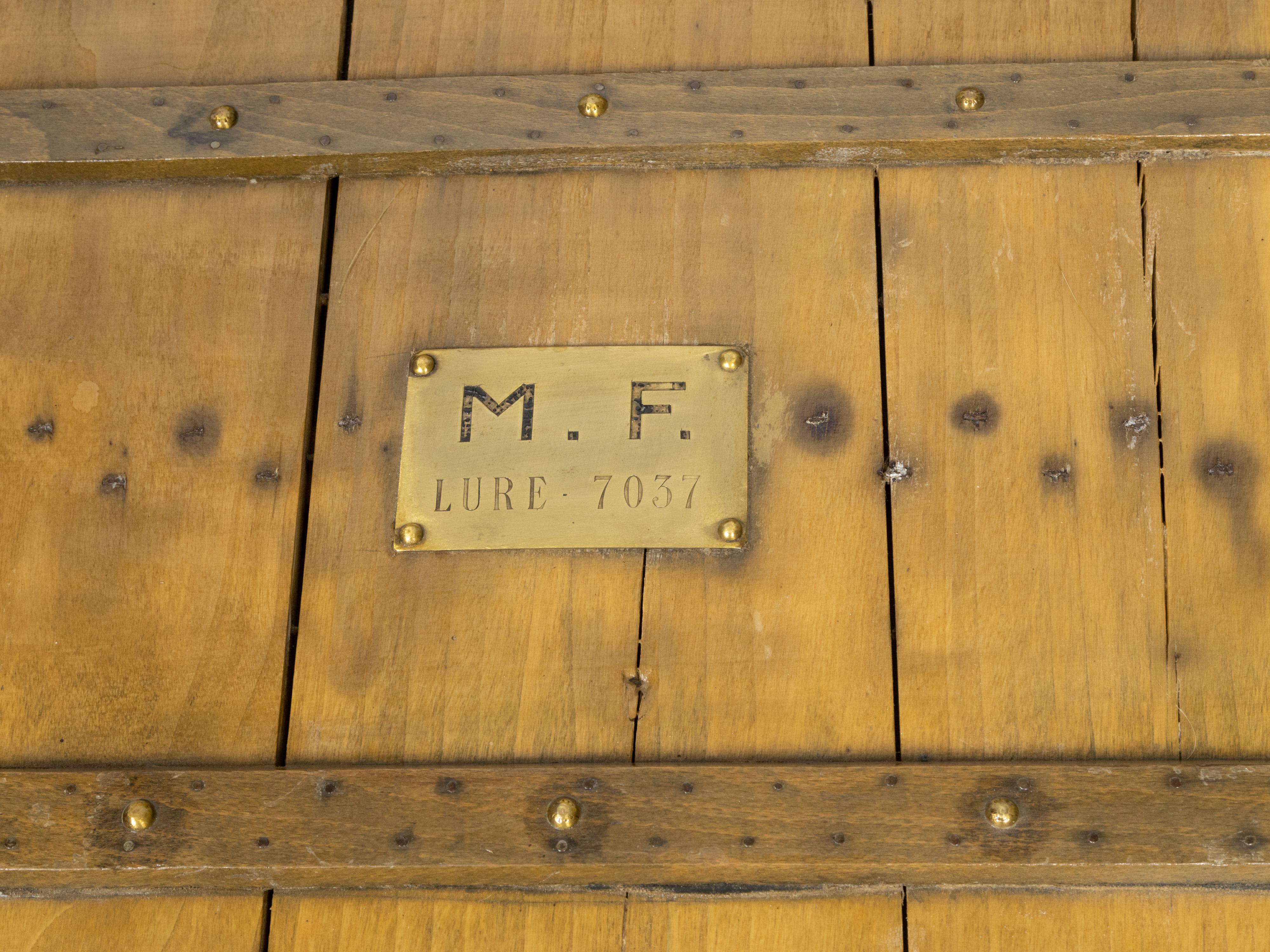 Malle en pin Lavolaille des années 1930 avec Label et Monogramme du fabricant en vente 4
