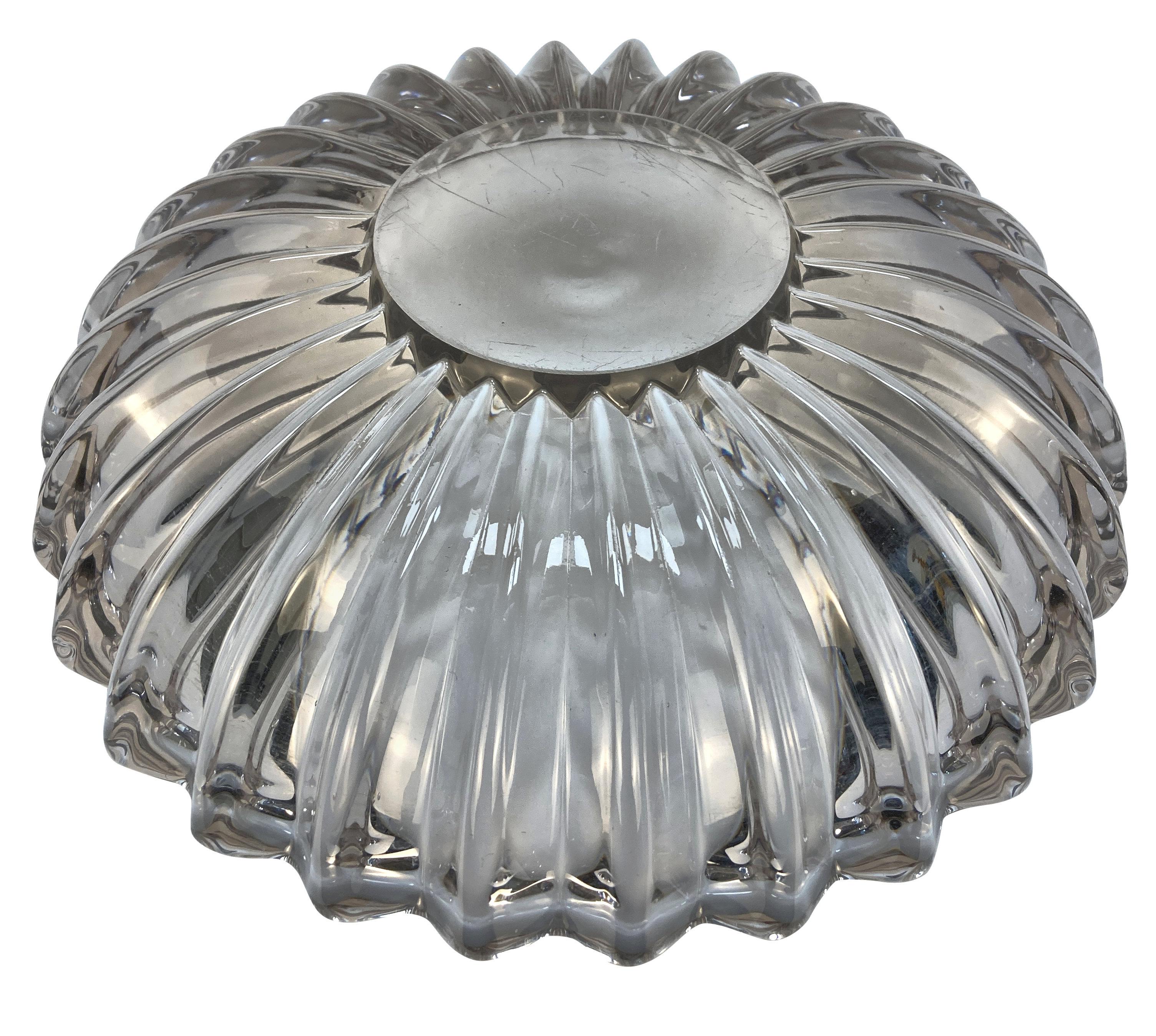 Französische geriffelte Schale aus Bleikristall aus den 1930er Jahren (Mitte des 20. Jahrhunderts) im Angebot