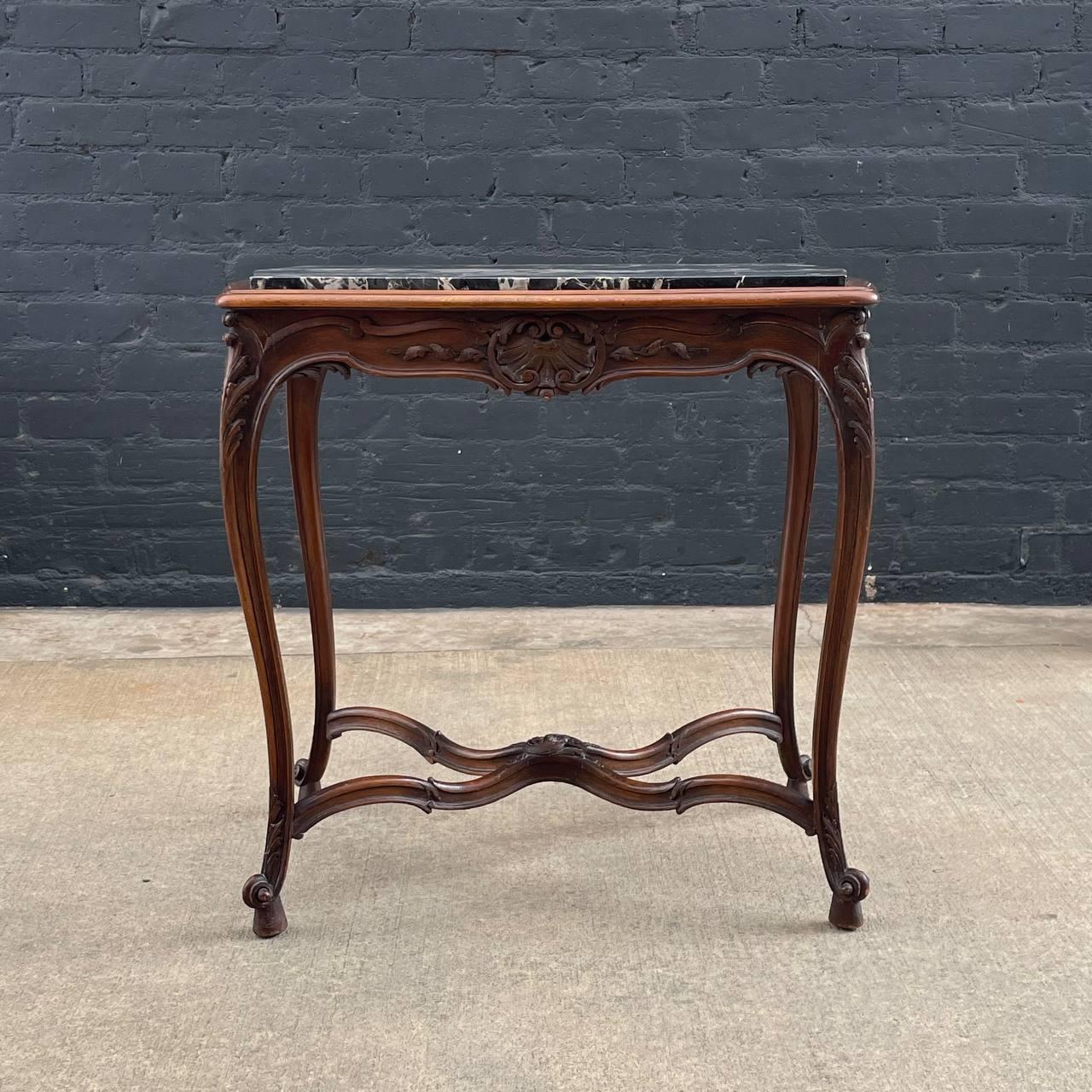 French 1930s Louis XV Style Table with Carved Rocaille Decorations  In Good Condition For Sale In Los Angeles, CA