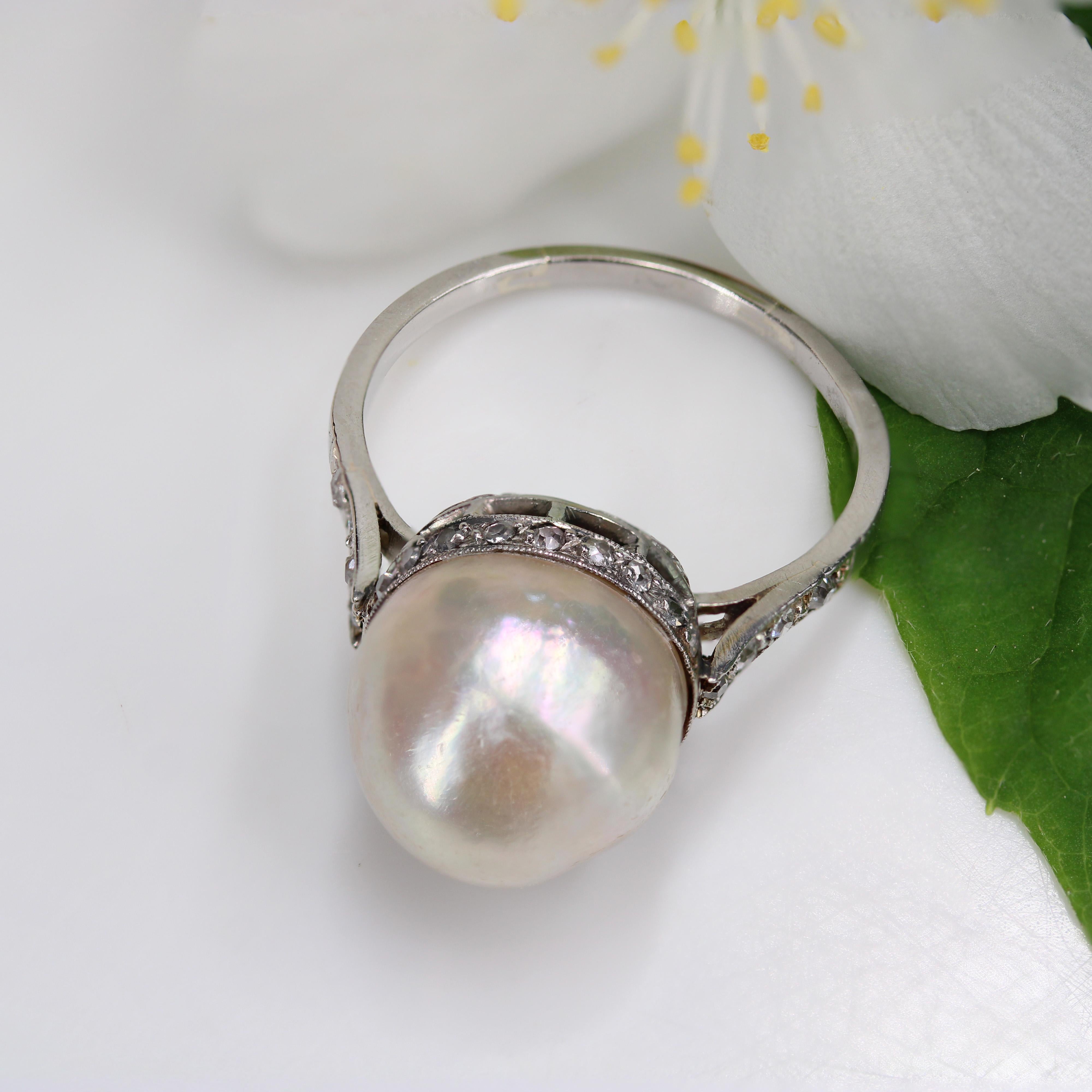 Anello Art Deco francese degli anni '30 con perle Mabe e diamanti in platino in vendita 7