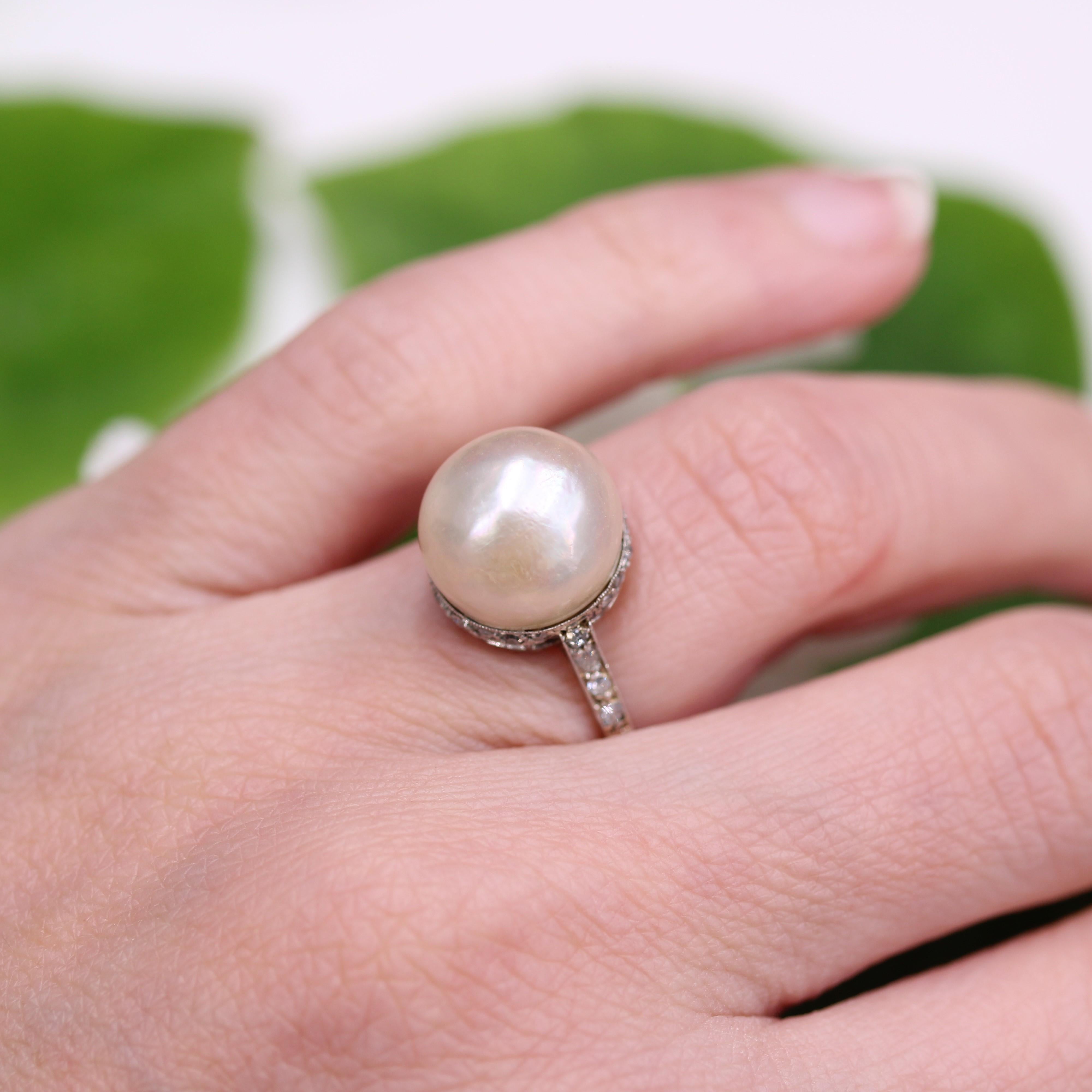 Anello Art Deco francese degli anni '30 con perle Mabe e diamanti in platino in vendita 9