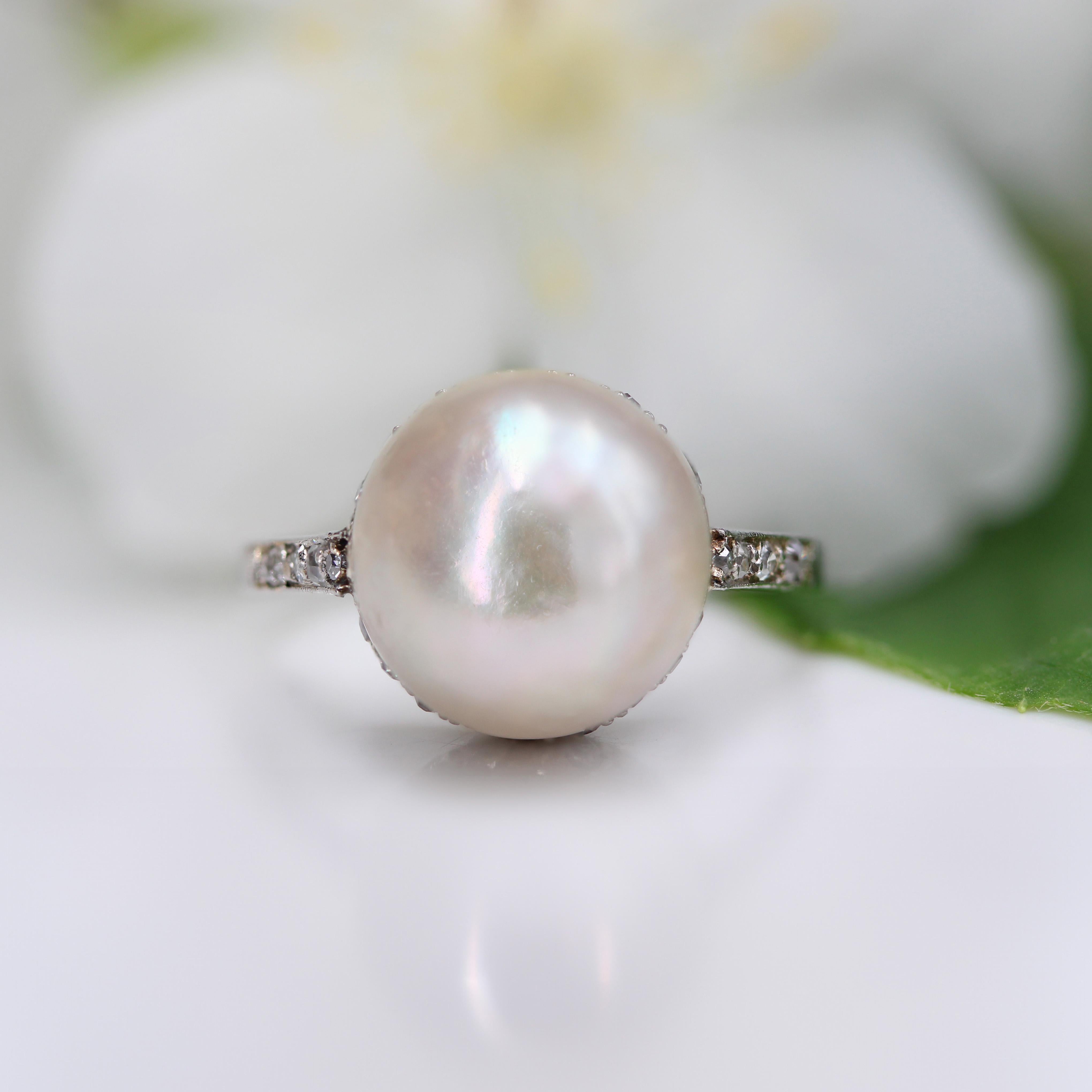 Art Déco Anello Art Deco francese degli anni '30 con perle Mabe e diamanti in platino in vendita