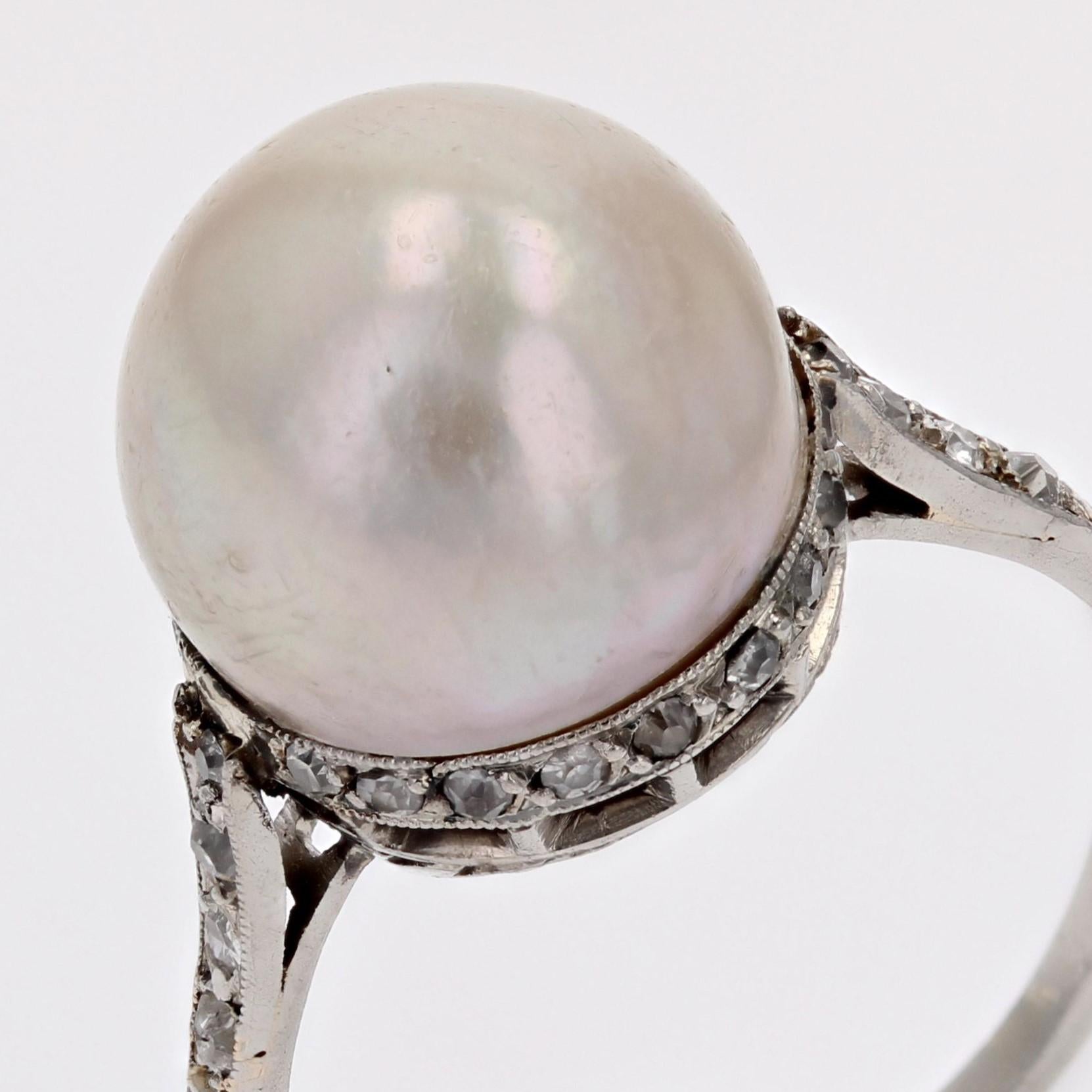 Anello Art Deco francese degli anni '30 con perle Mabe e diamanti in platino in vendita 3