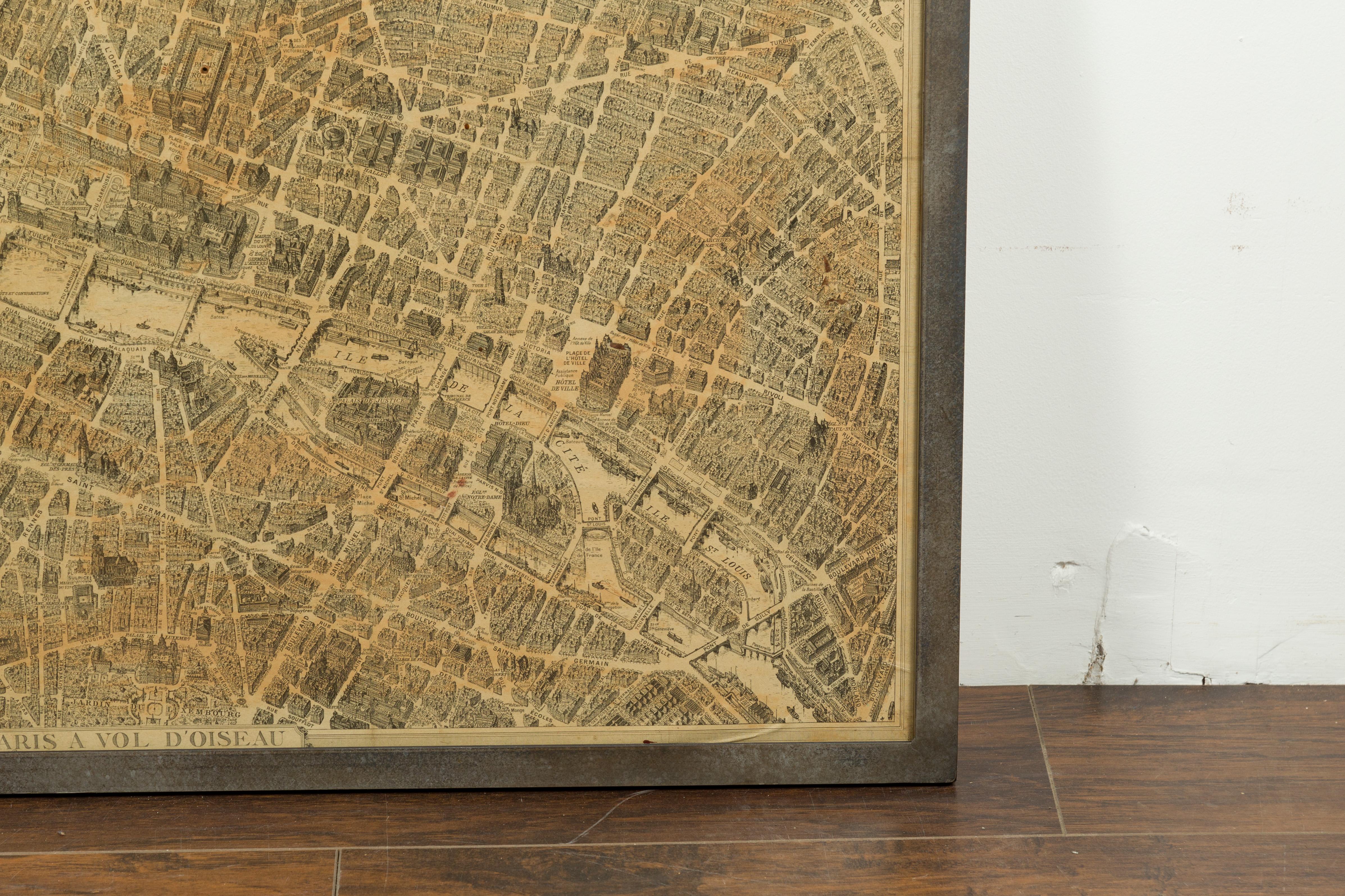 Verre Carte de Paris à Vol d'Oiseau des années 1930 sous verre dans un cadre en fer personnalisé en vente
