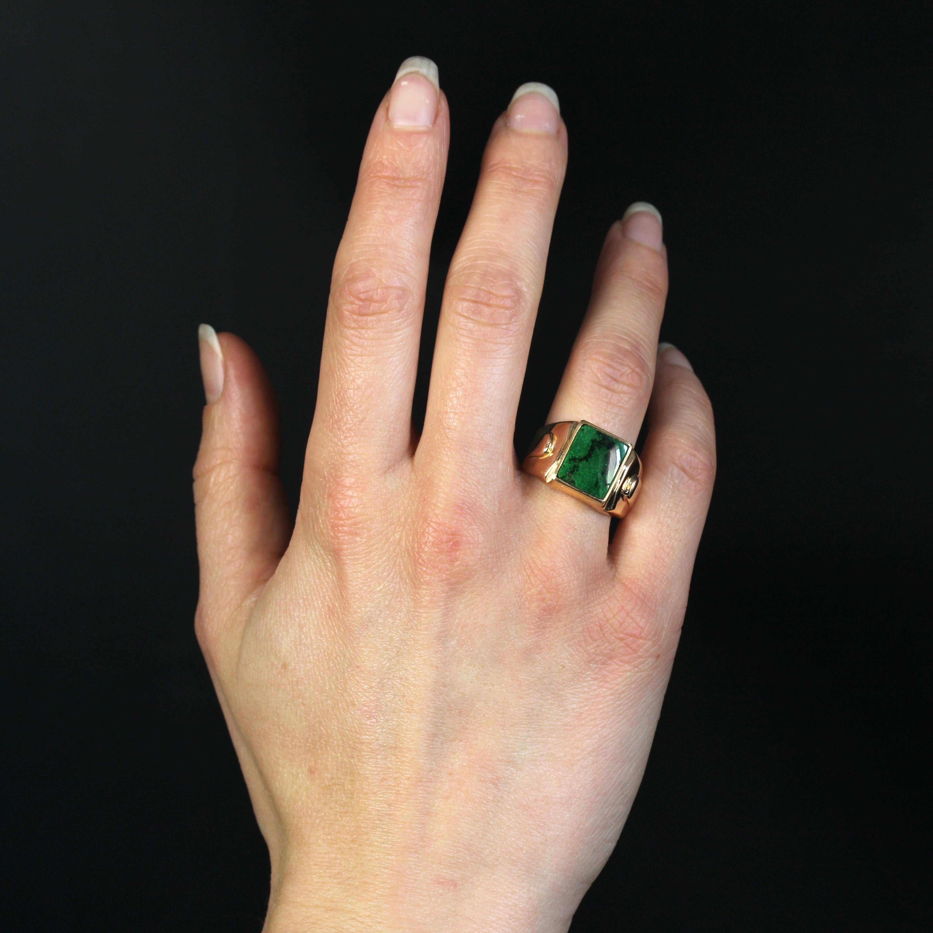 Cabochon French 1930s Maw Sit Sit Jade 18 Karat Yellow Gold Signet Ring For Sale