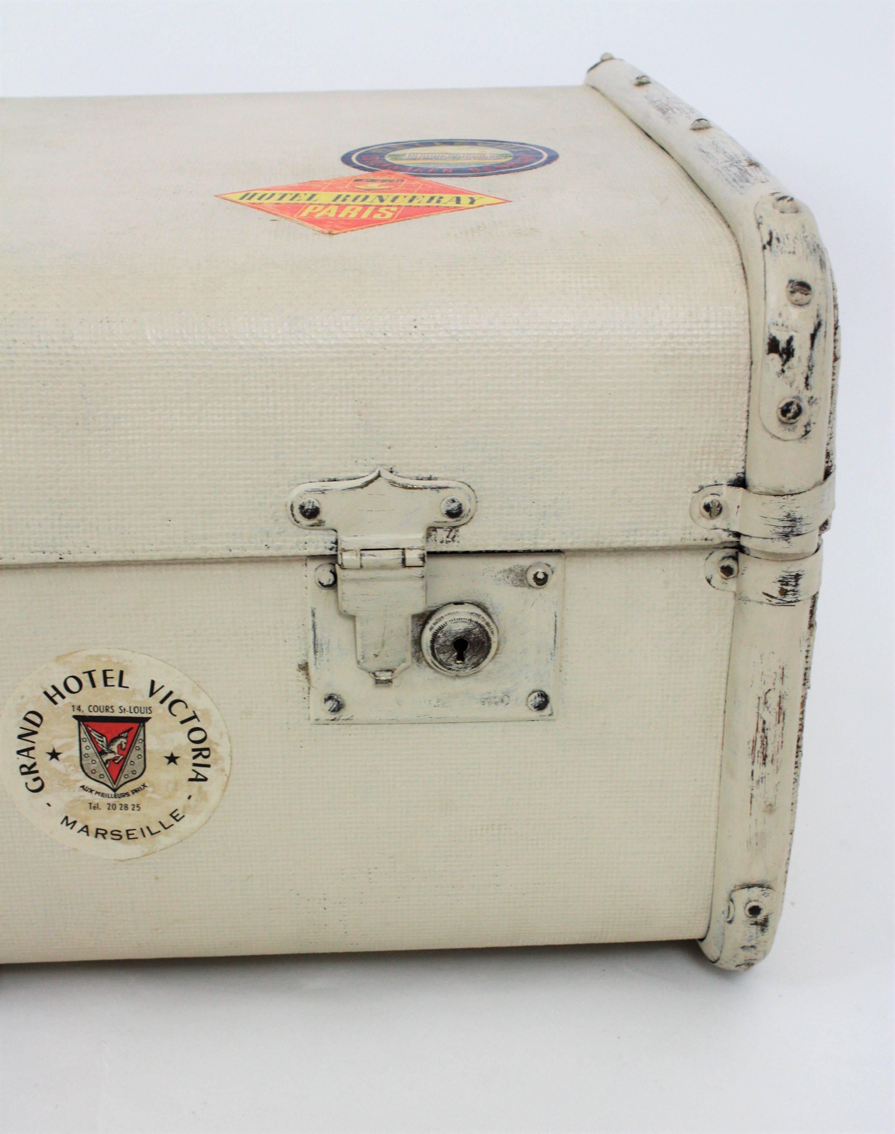 Mid-20th Century French Mediterranean Canvas and Wood Travel Trunk, 1930s For Sale
