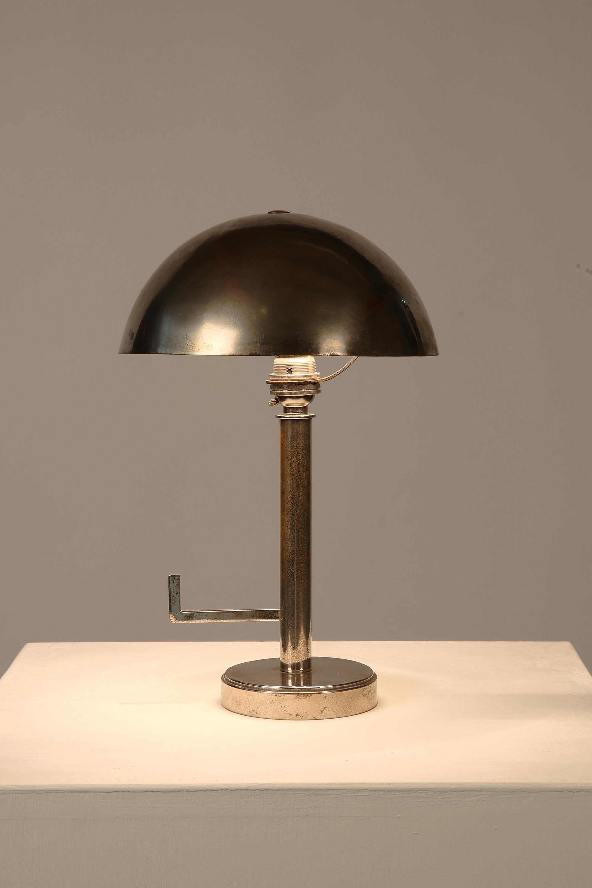 French 1930s Modernist Art Deco Nickel Dome Shade Lamp In Good Condition For Sale In London, GB