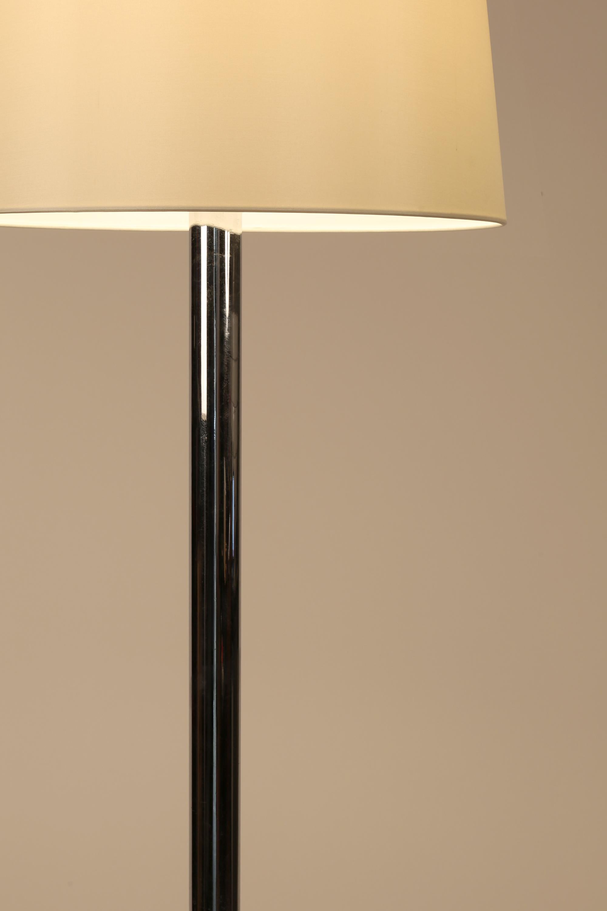 A fine modernist floor lamp in heavy, tubular chrome-plated brass. Unattributed, but very much in the manner of Louis Sognot. French, c. 1930s. Supplied with an off-white dupion silk shade.