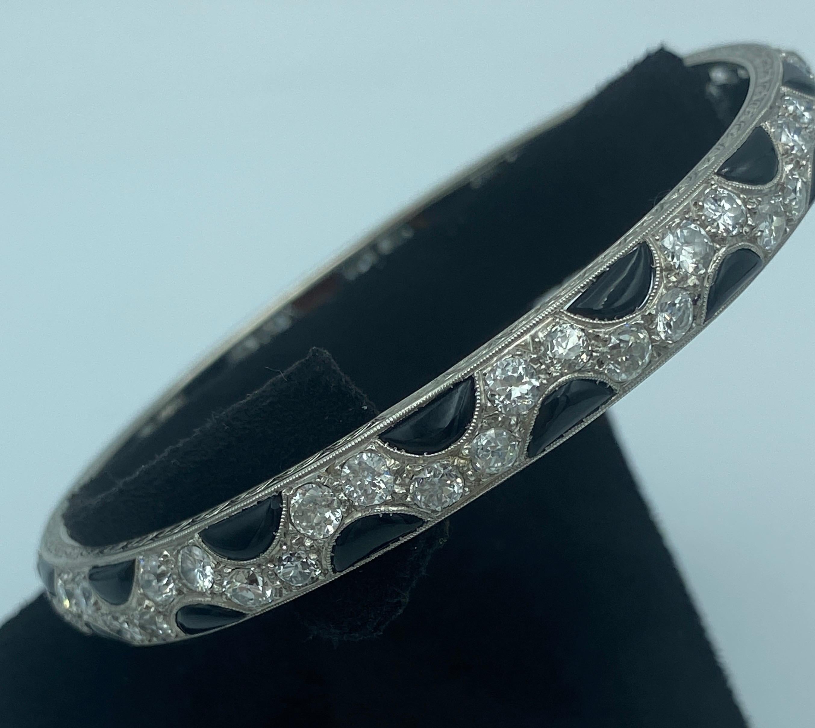 French 1930s onyx and diamond platinum bangle For Sale 1