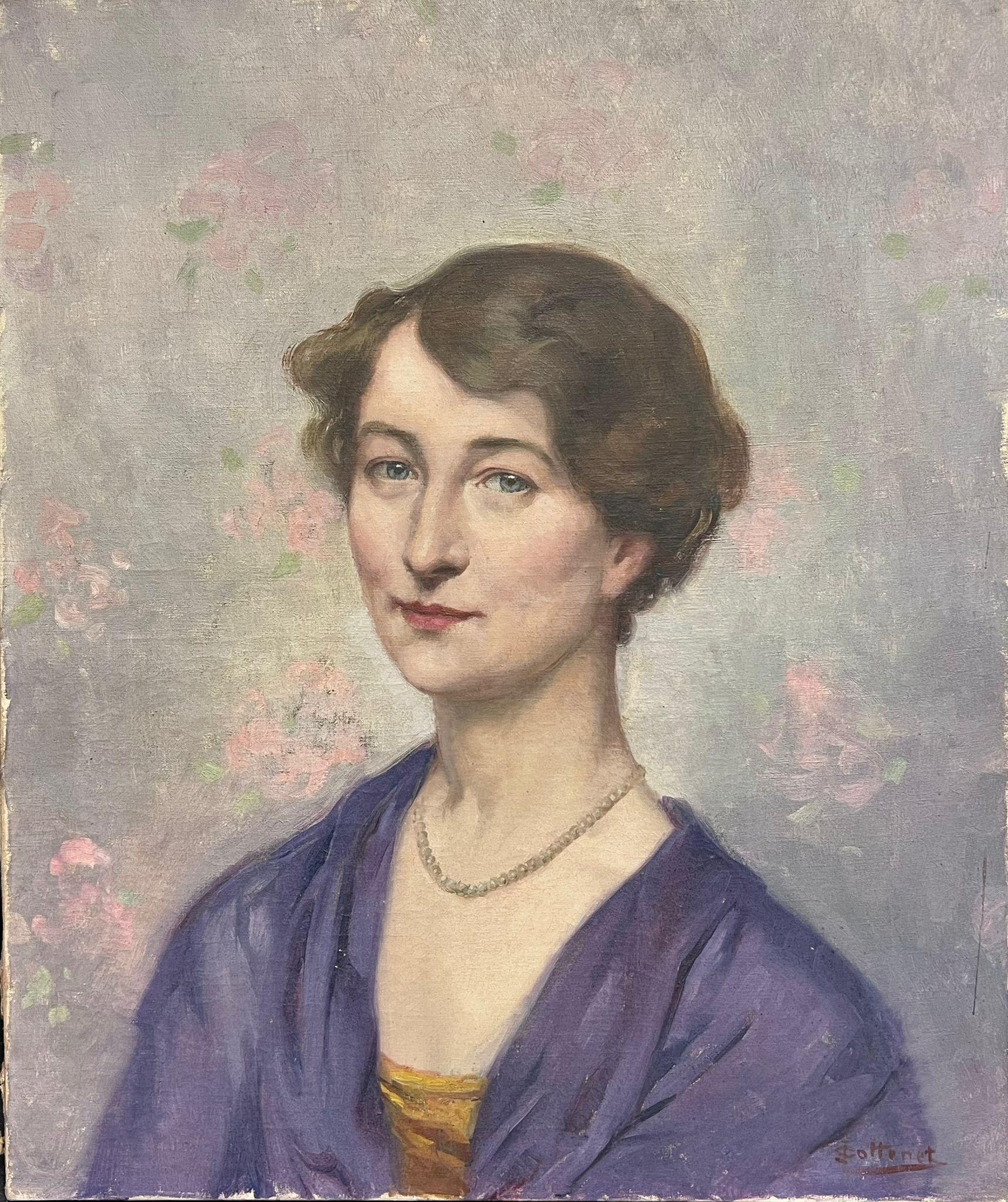 French 1930's Portrait Painting – Schöne 1930's Französisch signiert Öl Porträt Dame lila Kleid blau & rosa zurück