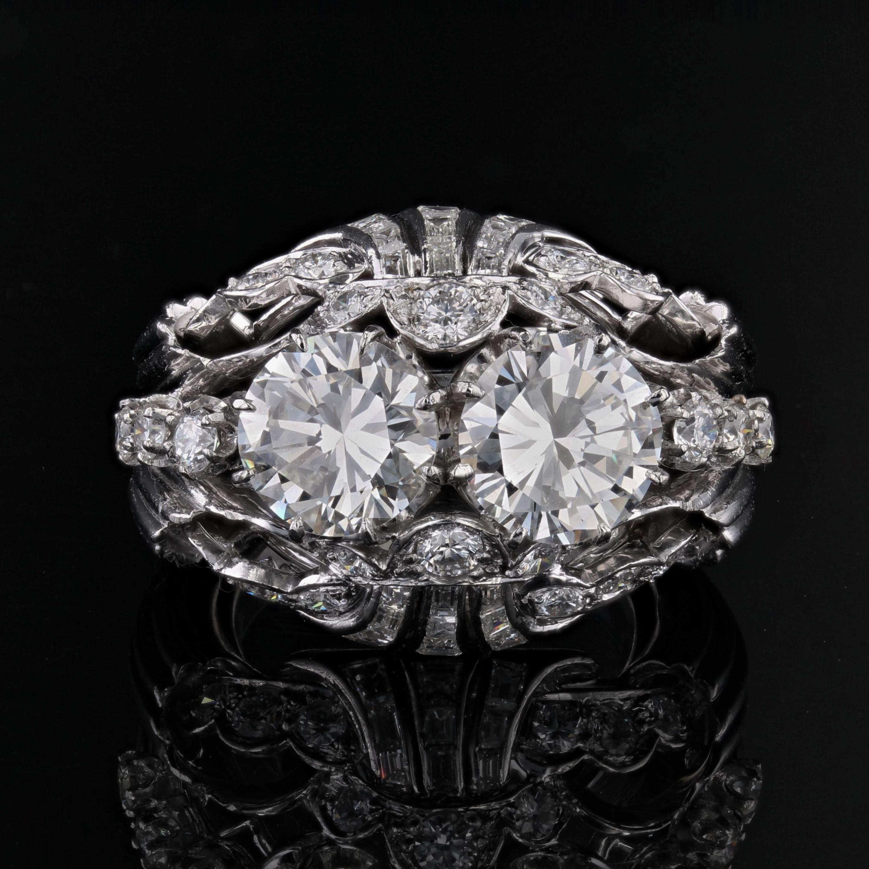 French 1930s Pessis et Frères Diamond Platinum Cocktail Ring In Excellent Condition For Sale In Poitiers, FR