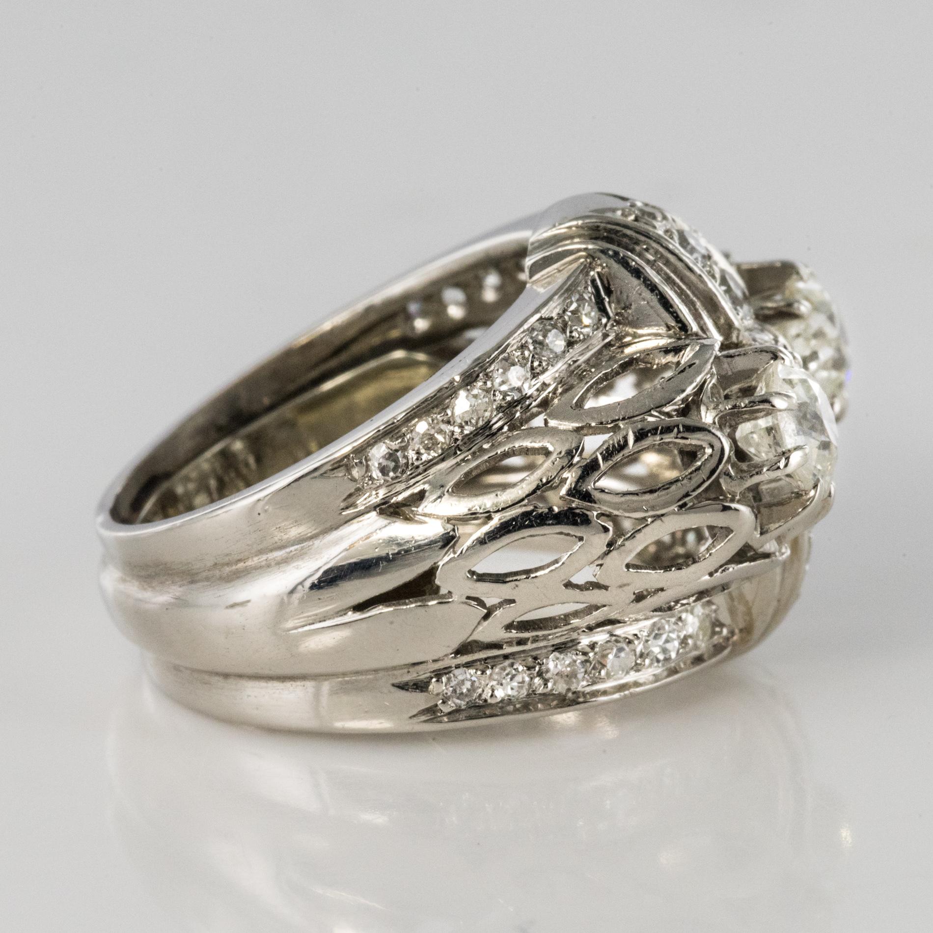 French 1930s Platinum 1.25 Carat Diamonds Art Deco Ring For Sale 6