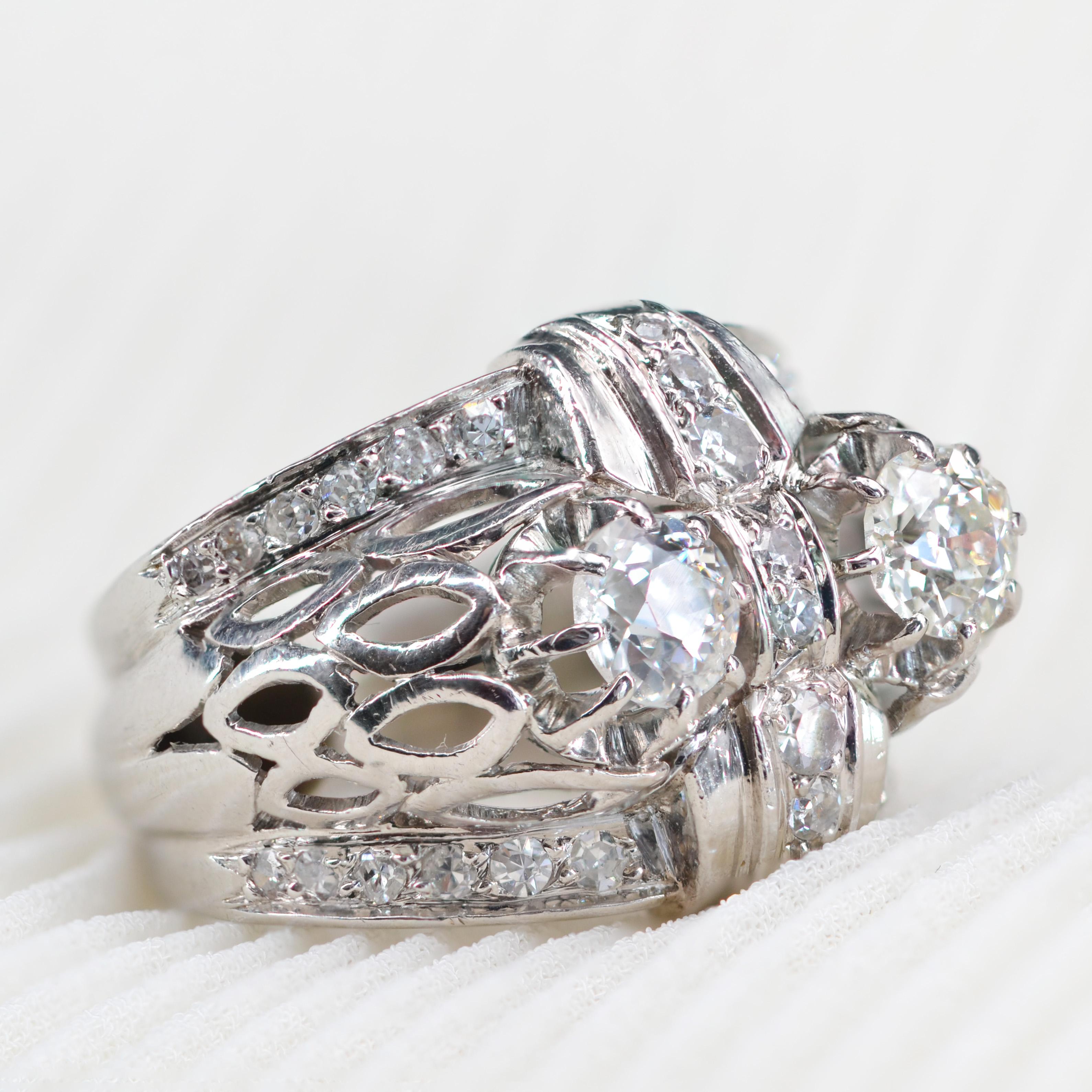 French 1930s Platinum 1.25 Carat Diamonds Art Deco Ring For Sale 4