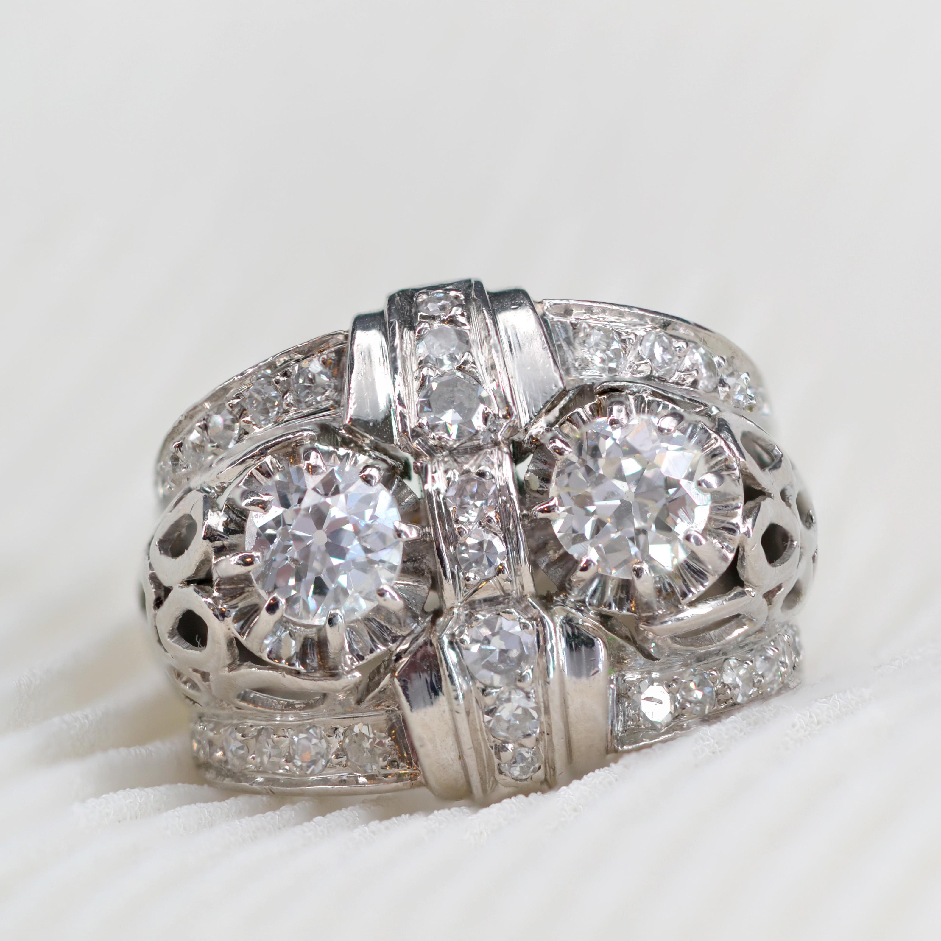 French 1930s Platinum 1.25 Carat Diamonds Art Deco Ring In Good Condition For Sale In Poitiers, FR