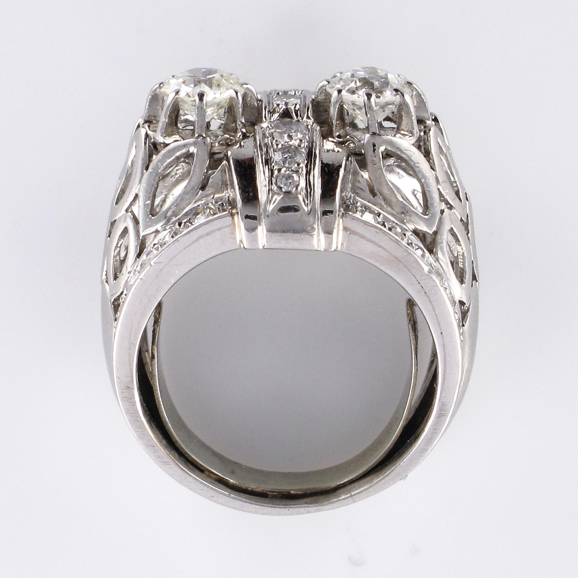 French 1930s Platinum 1.25 Carat Diamonds Art Deco Ring For Sale 2