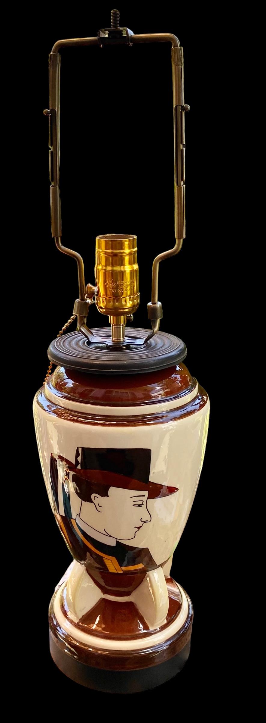 Fait main Lampe de bureau française à vase Quimper des années 1930 avec abat-jour en lin en vente