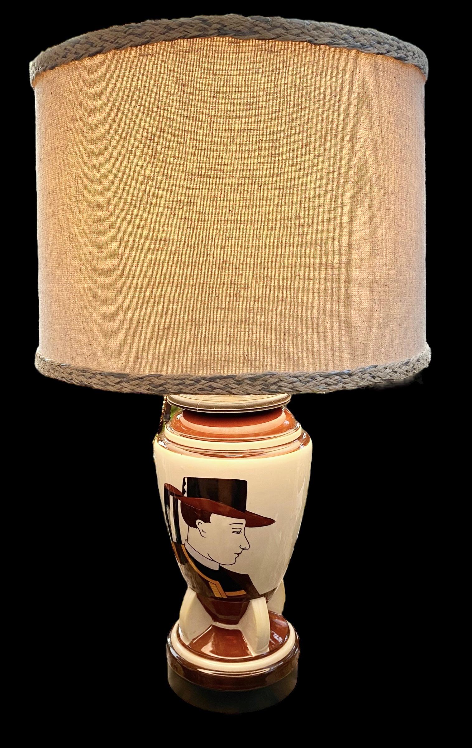 Lampe de bureau française à vase Quimper des années 1930 avec abat-jour en lin Bon état - En vente à New Orleans, LA