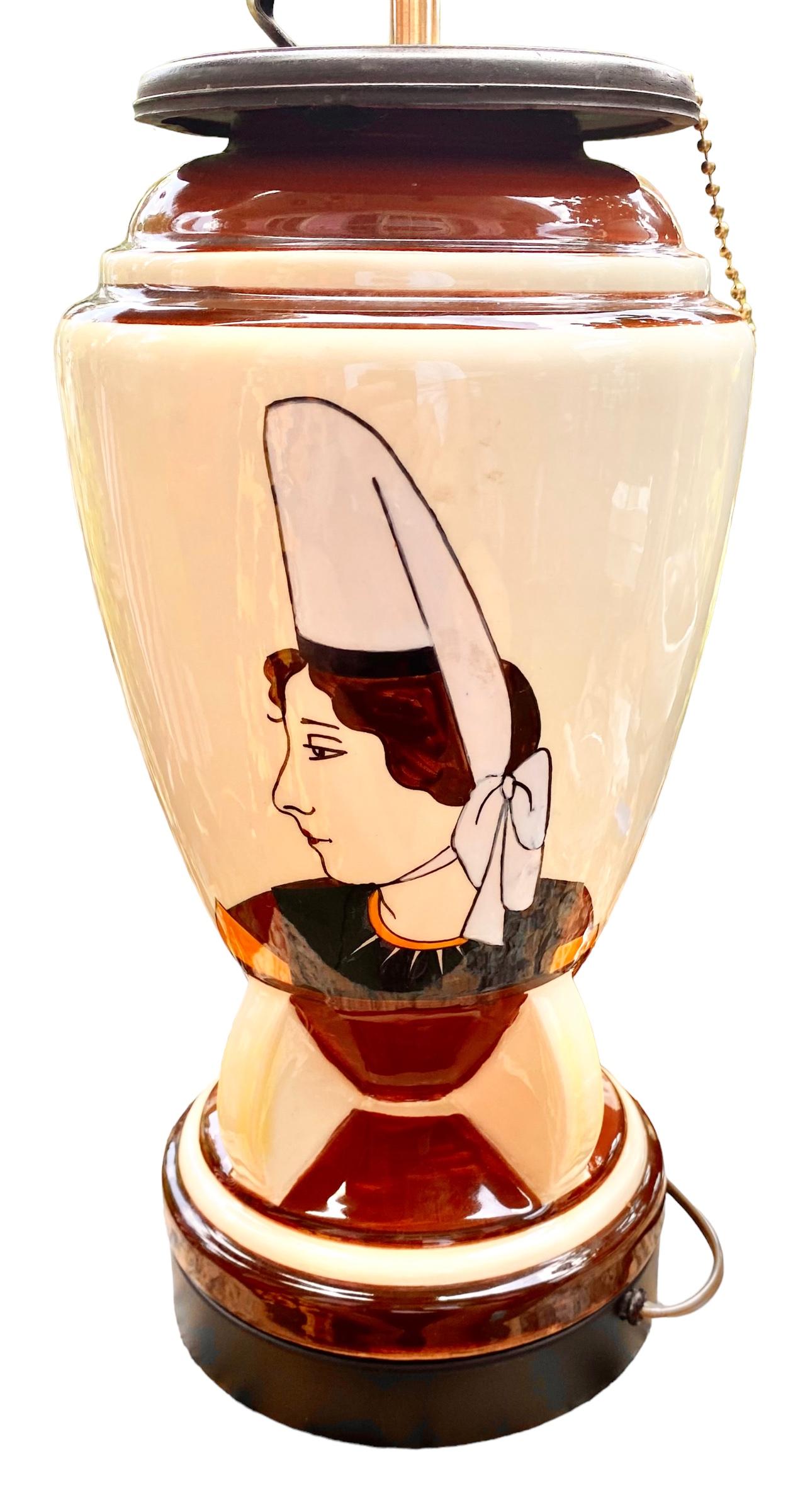 Lampe de bureau française à vase Quimper des années 1930 avec abat-jour en lin en vente 2