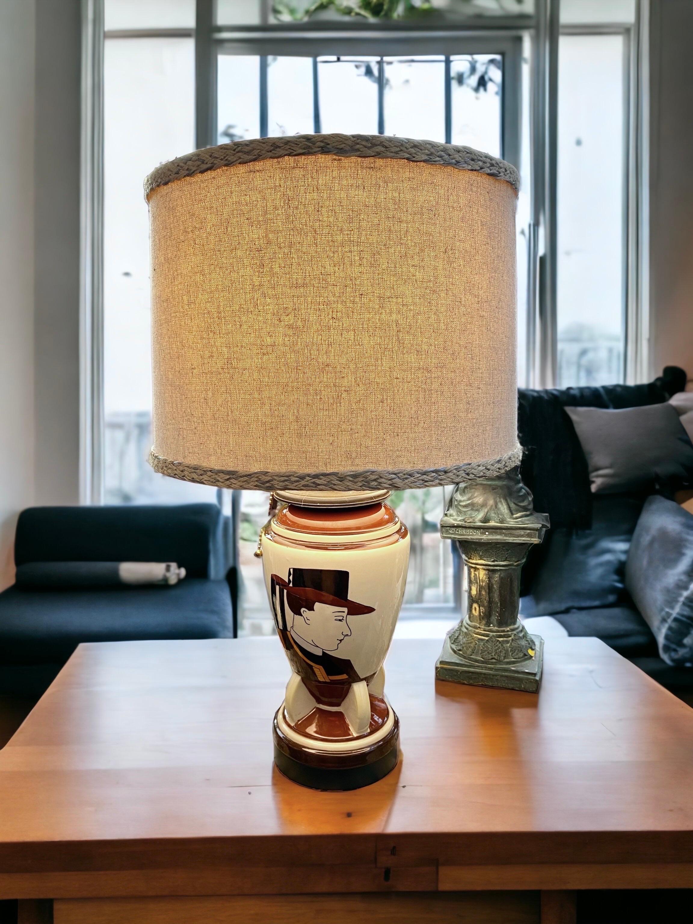 Art déco Lampe de bureau française à vase Quimper des années 1930 avec abat-jour en lin en vente