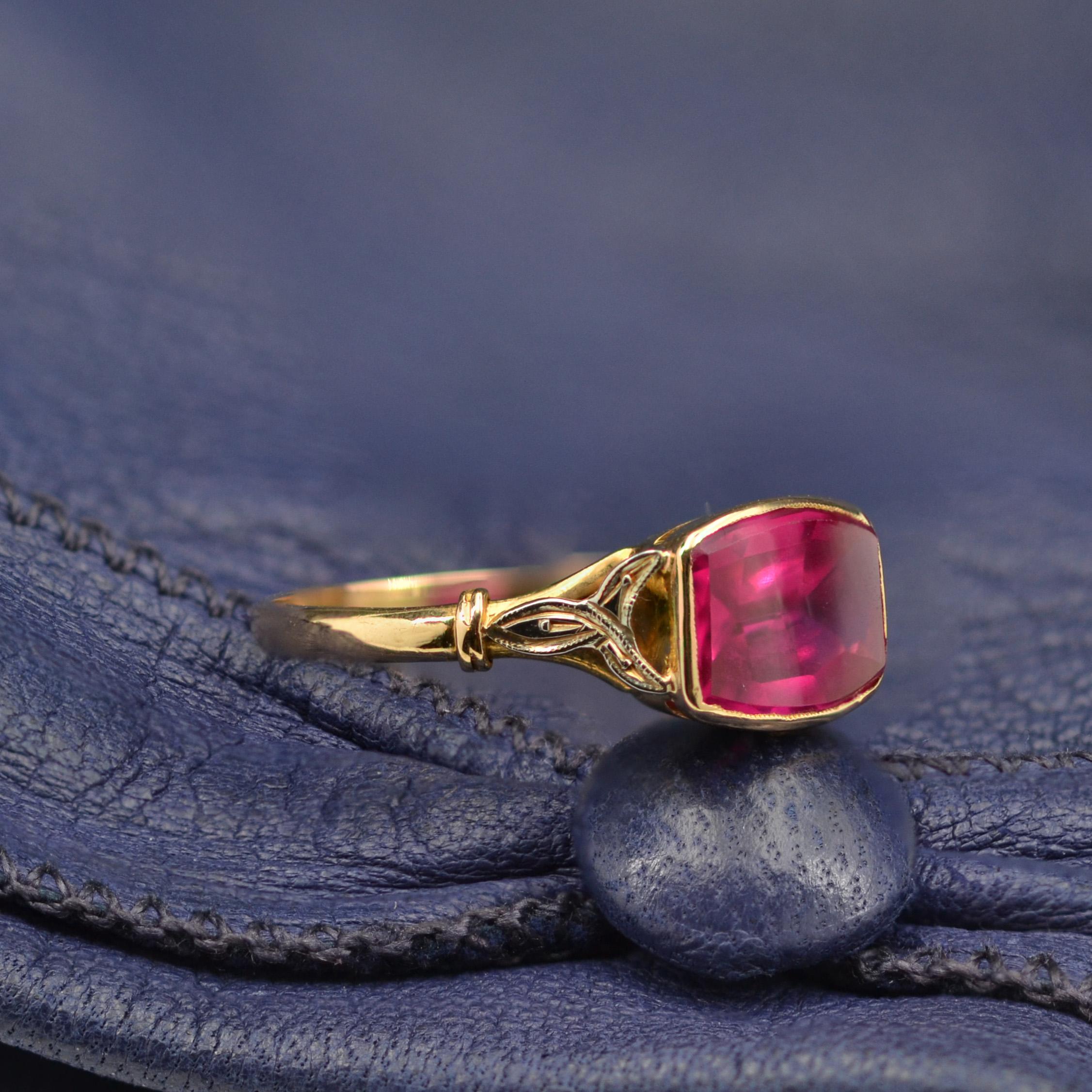 French 1930s Red Gem 18 Karat Yellow Gold Ring In Good Condition For Sale In Poitiers, FR