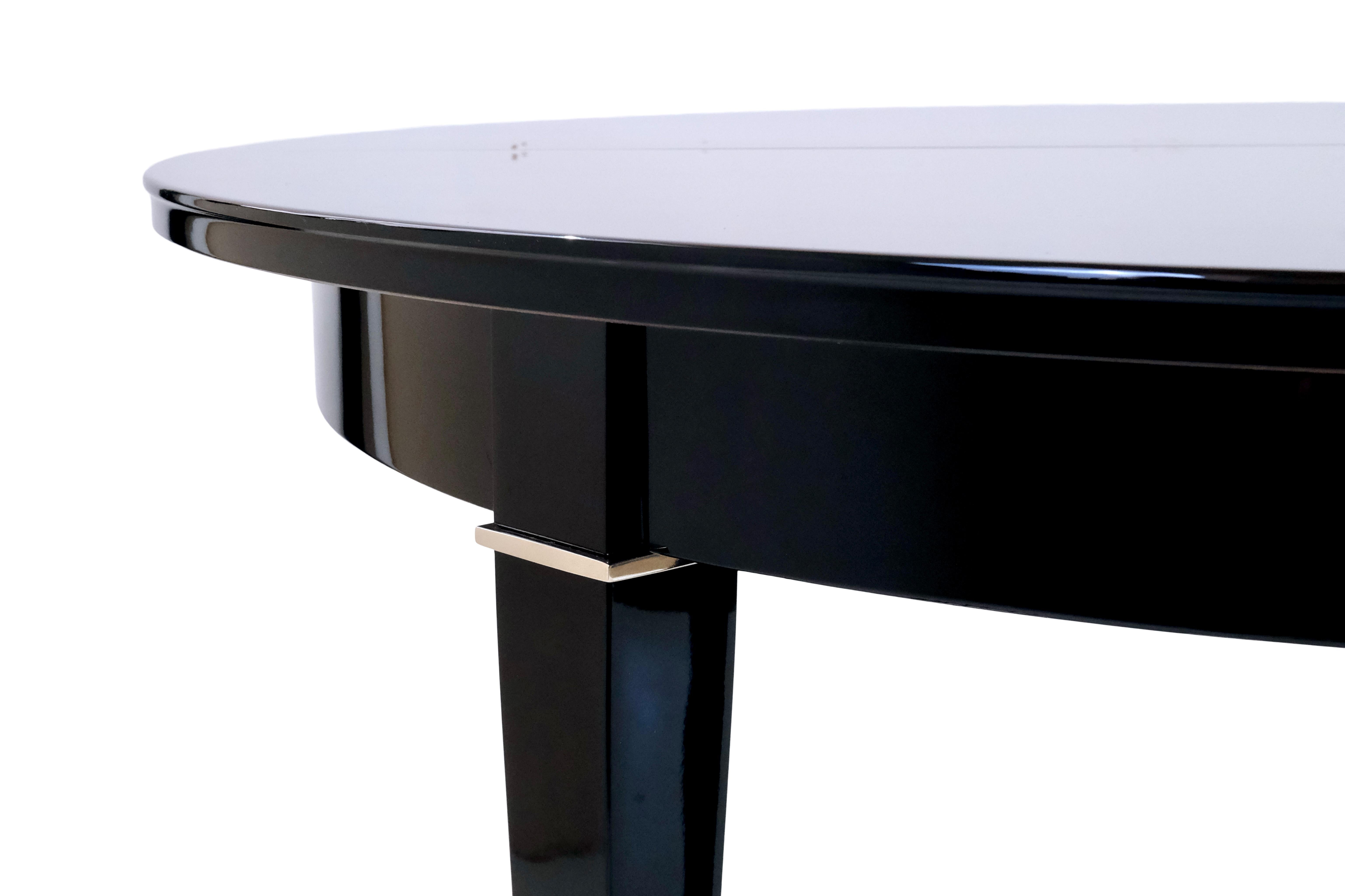 Mid-20th Century French 1930s Round Art Deco Dining or Center Table in Black Lacquer