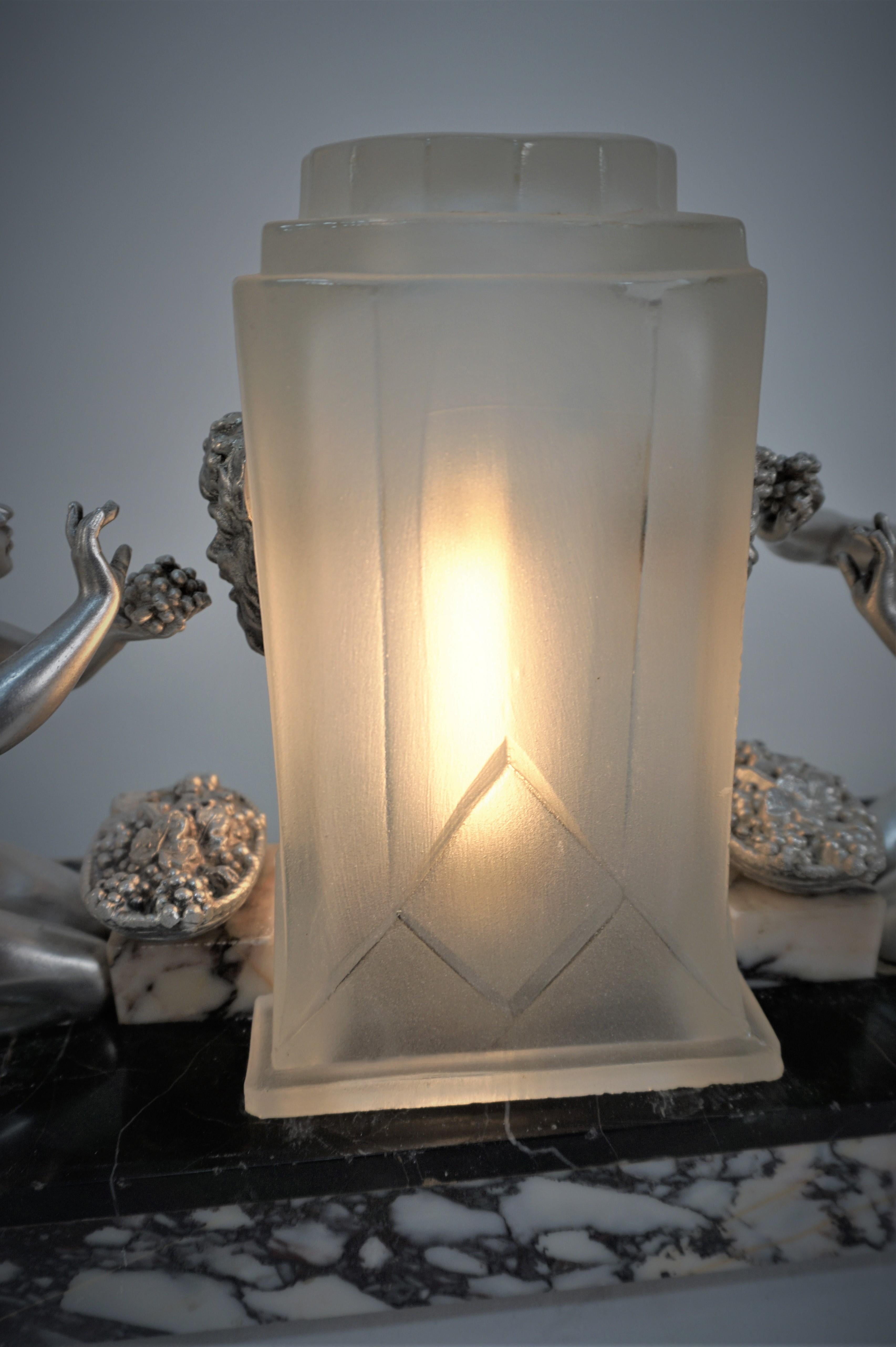 French 1930's Sculptural Art Deco Table Lamp For Sale 2