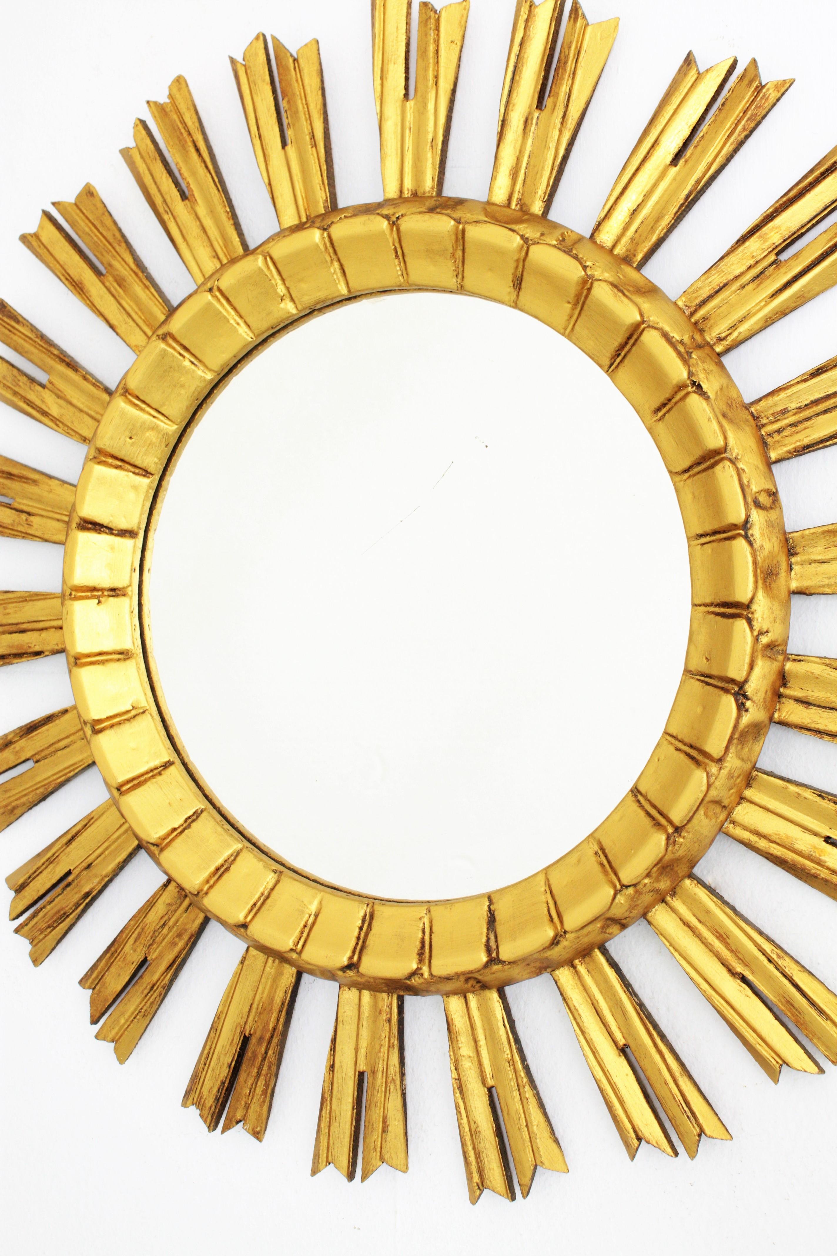 Baroque Miroir français Sunburst en bois doré, années 1930 en vente