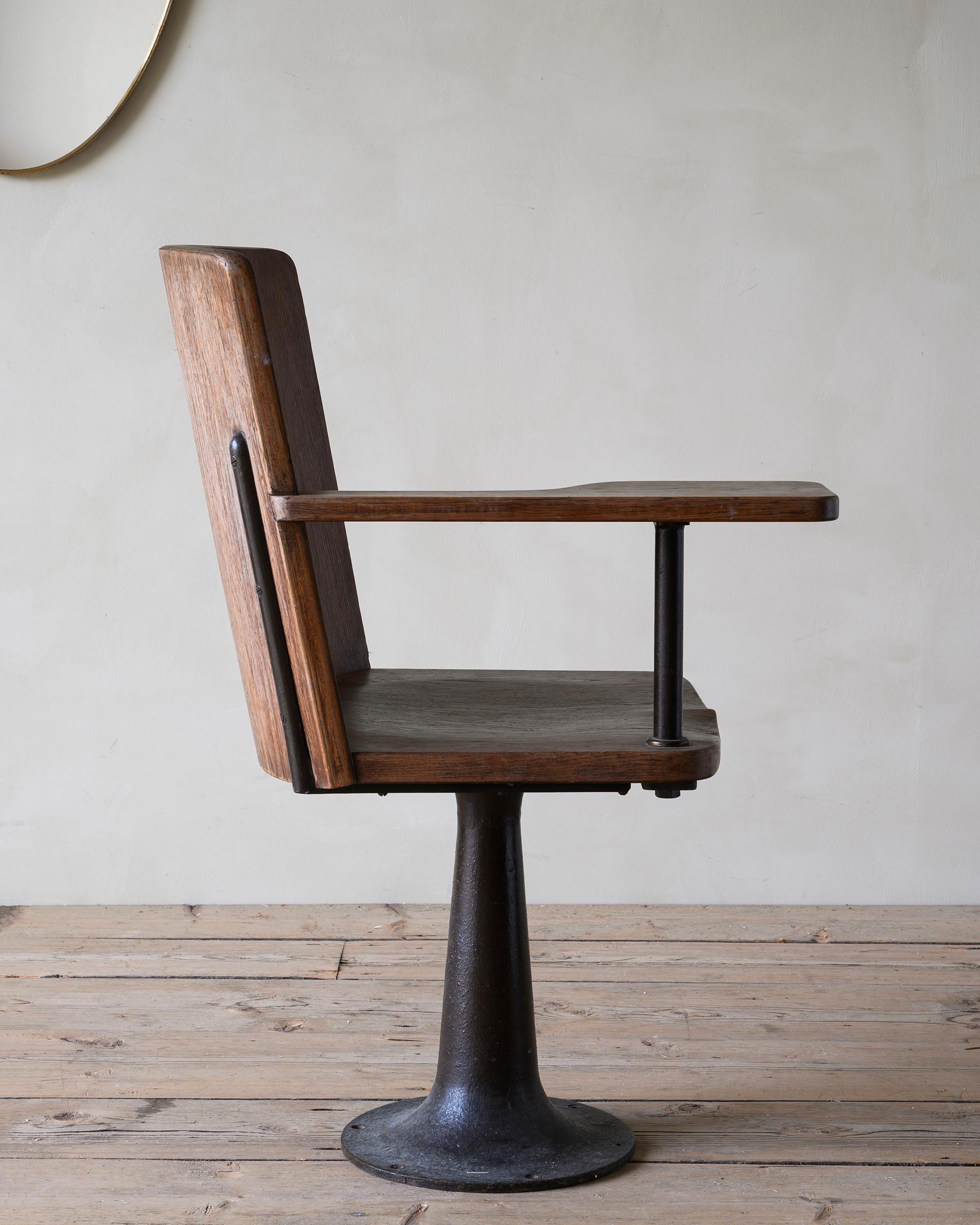 French 1930s University Chair In Good Condition For Sale In Mjöhult, SE