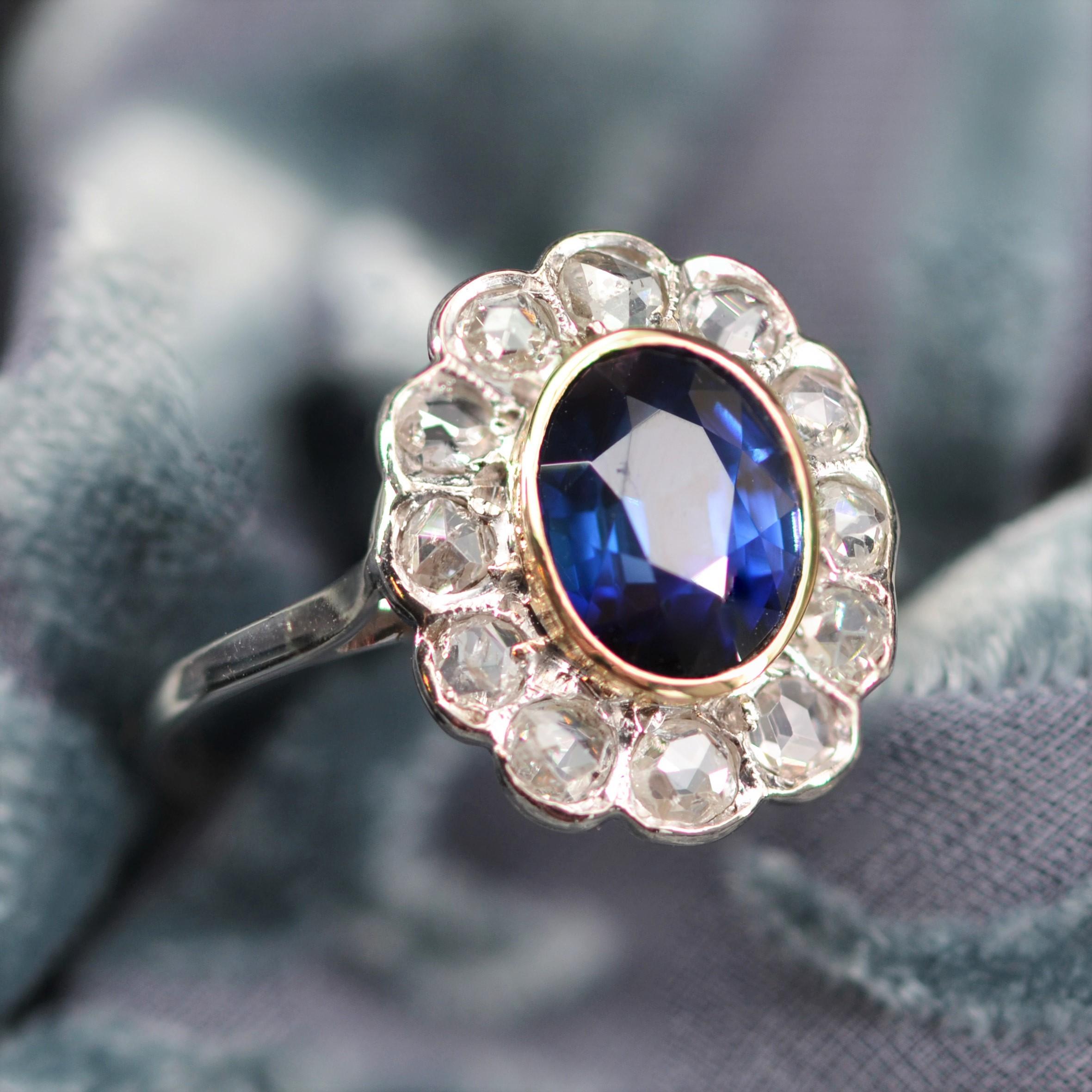 Platinring aus 18 Karat Weigold mit Verneuil-Saphir und Diamanten aus den 1930er Jahren 2