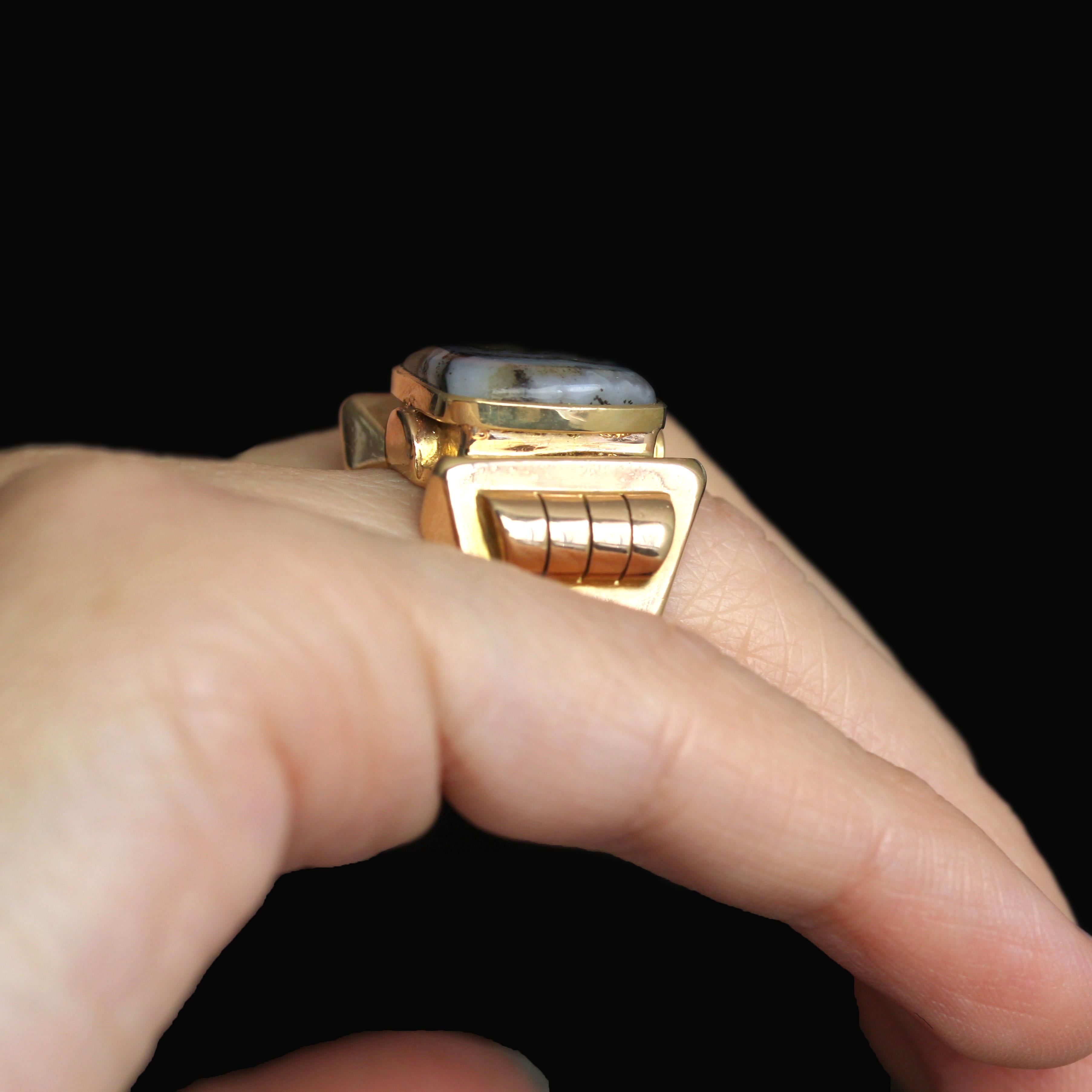 Anillo de sello francés de oro amarillo de 18 quilates con ágata zonada de la década de 1935 en venta 11