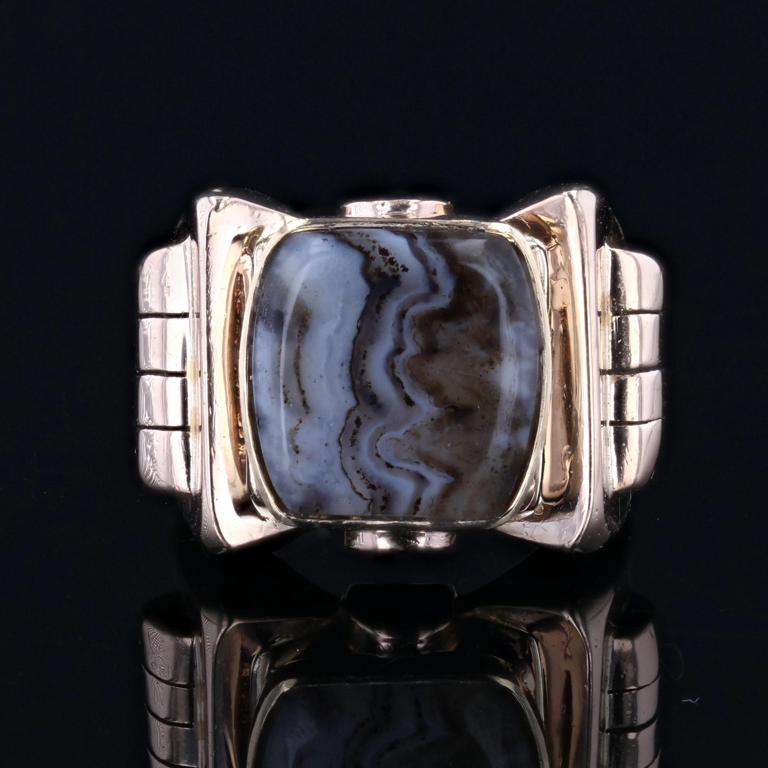 Cabochon French 1935s Zoned Agate 18 Karat Yellow Gold Signet Ring For Sale